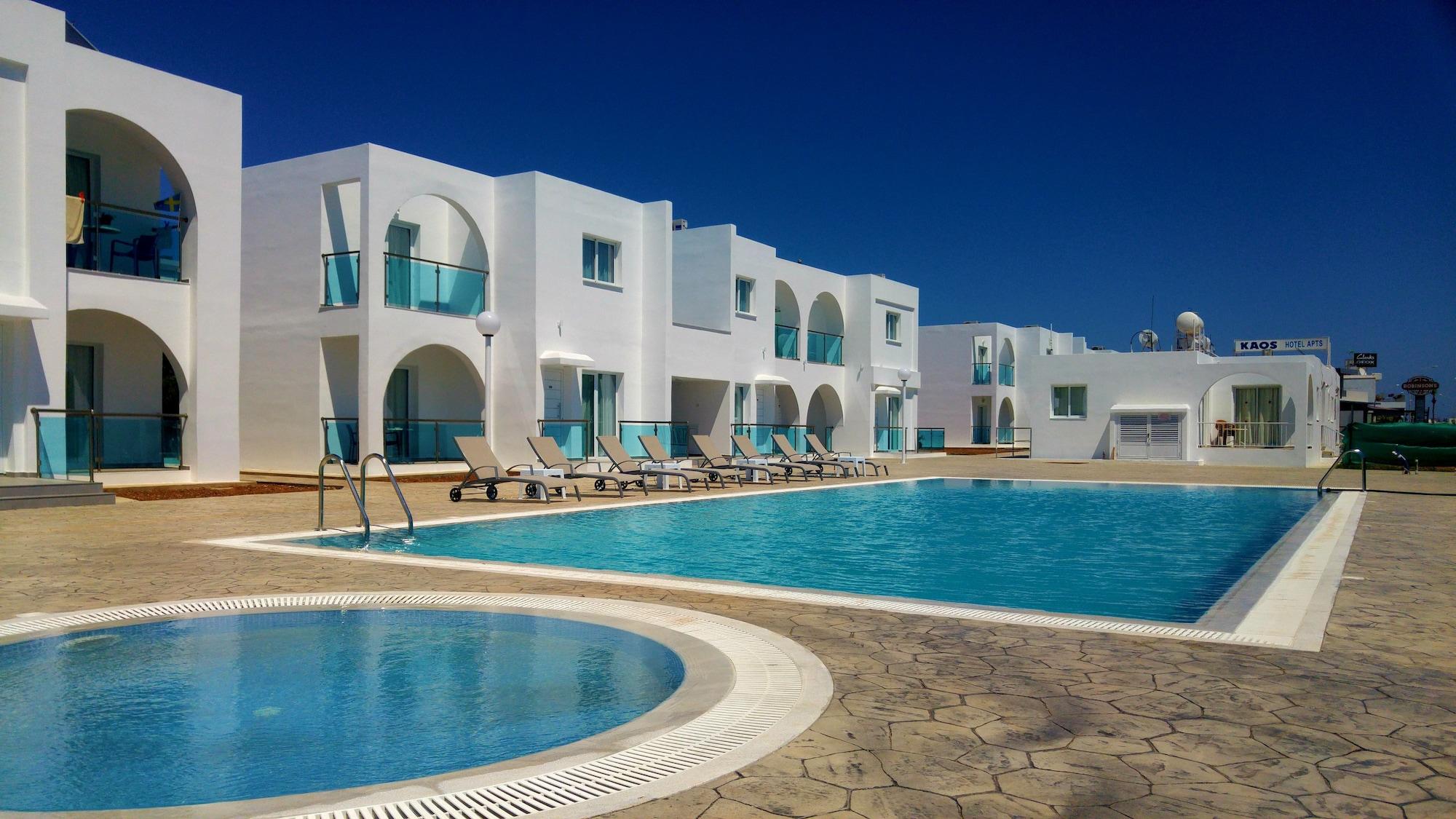 Vista Piscina Kaos Hotel Apartments