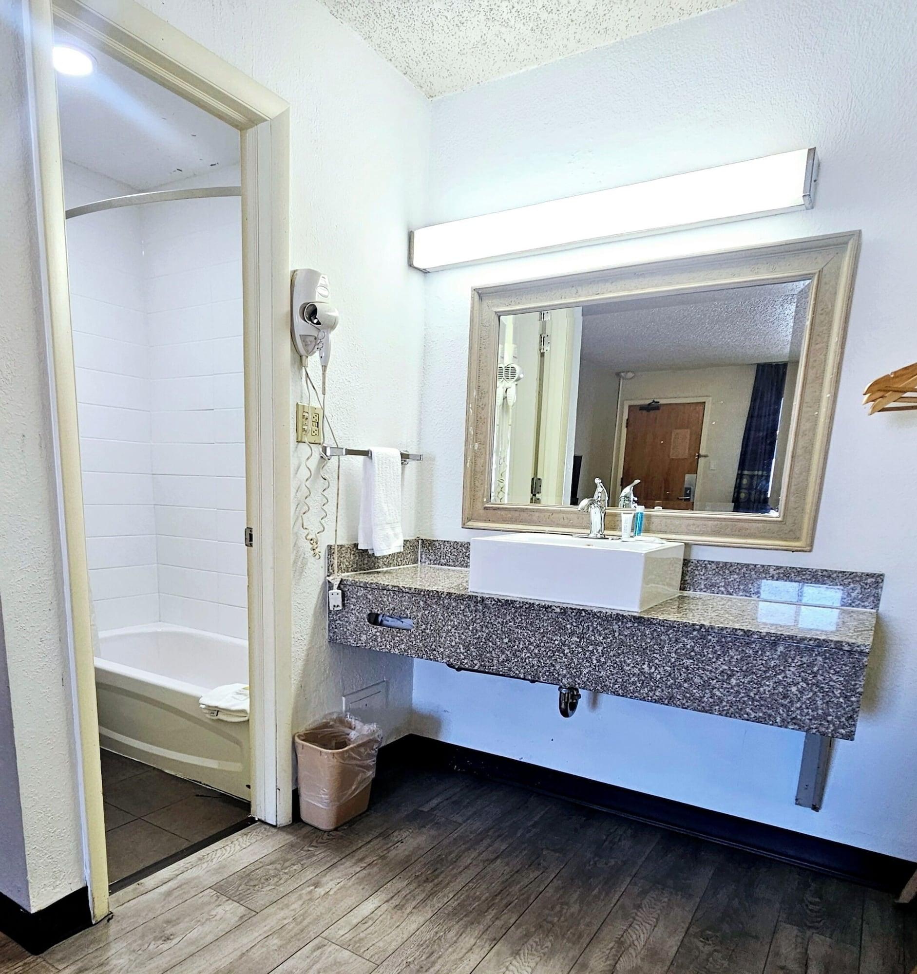 Equipamiento de Habitación Super 8 by Wyndham Denver Central