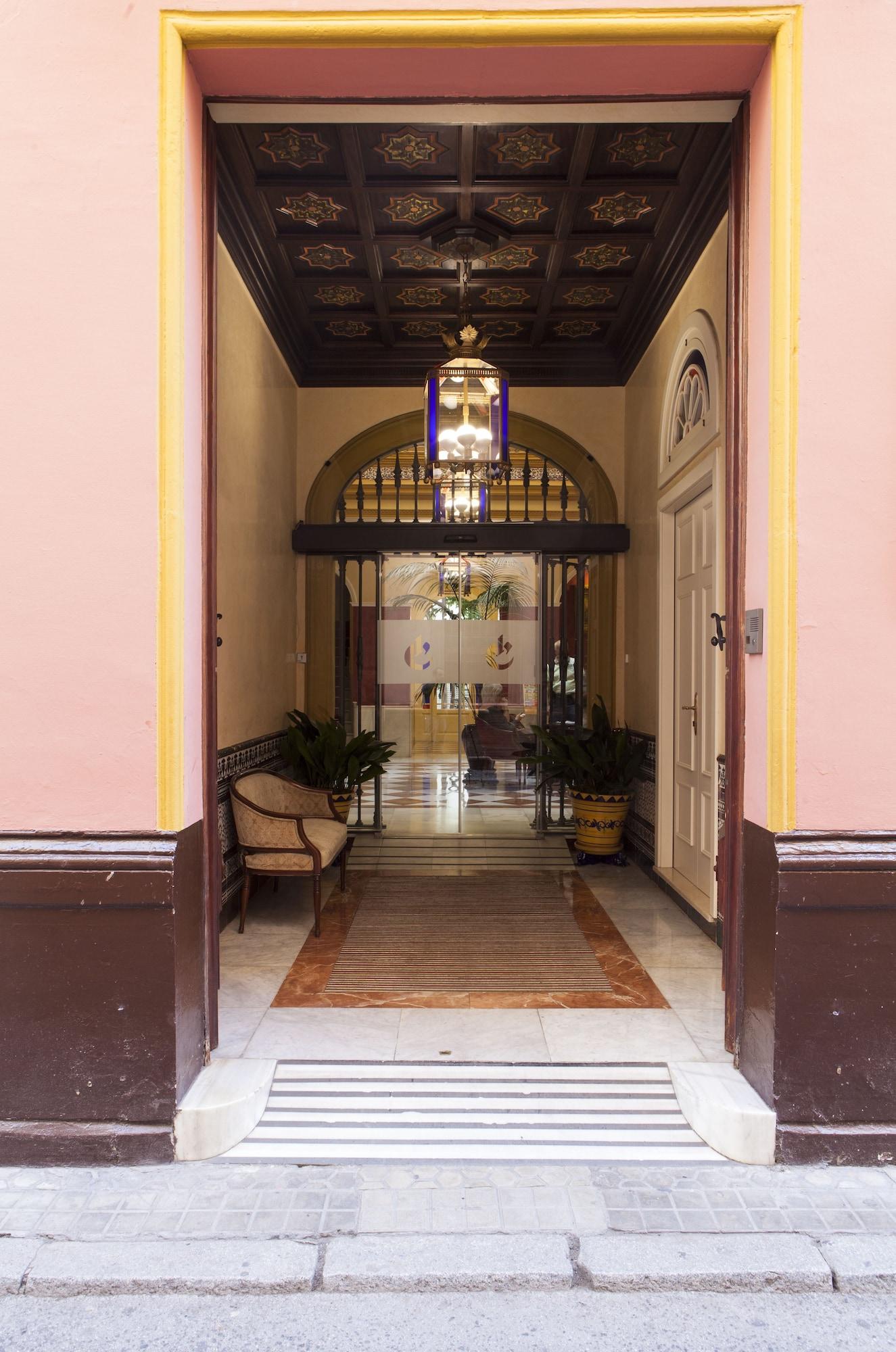 Vista Exterior Hotel Cervantes