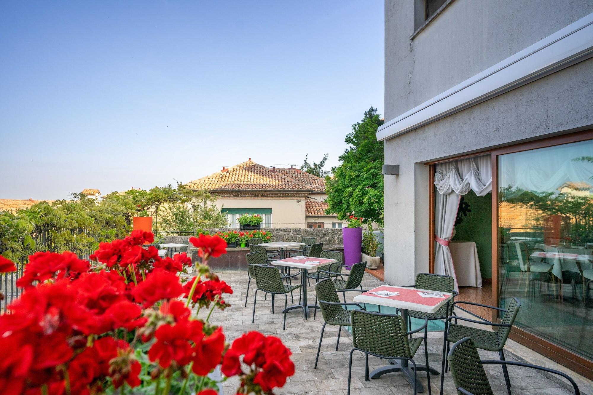 Vista Exterior Hotel Cesare