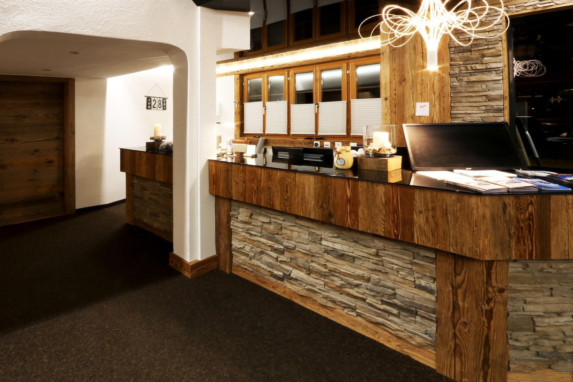 Vista Lobby Amber Ski-in/out Hotel & Spa