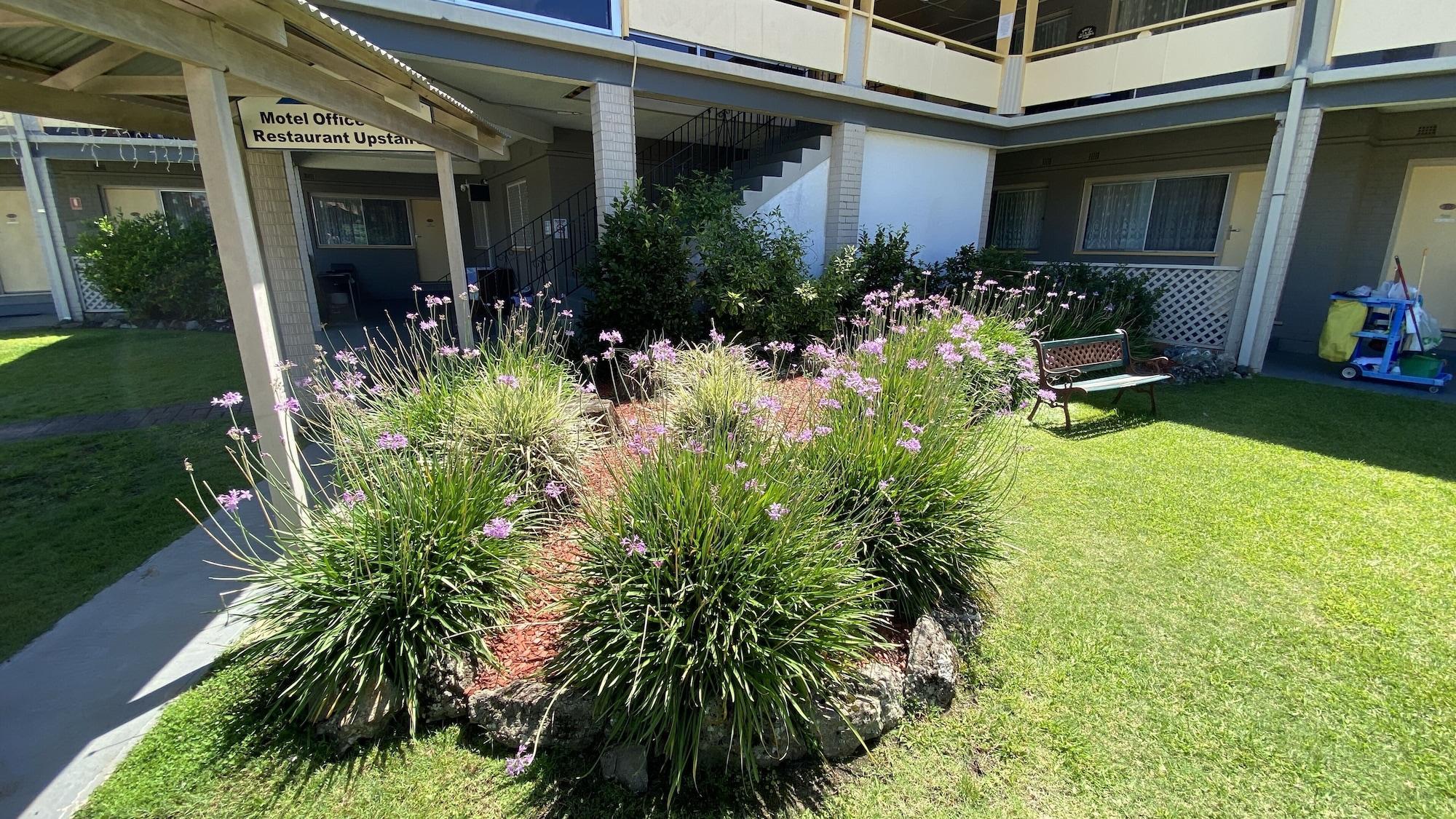 Vista Exterior Bucketts Way Motel