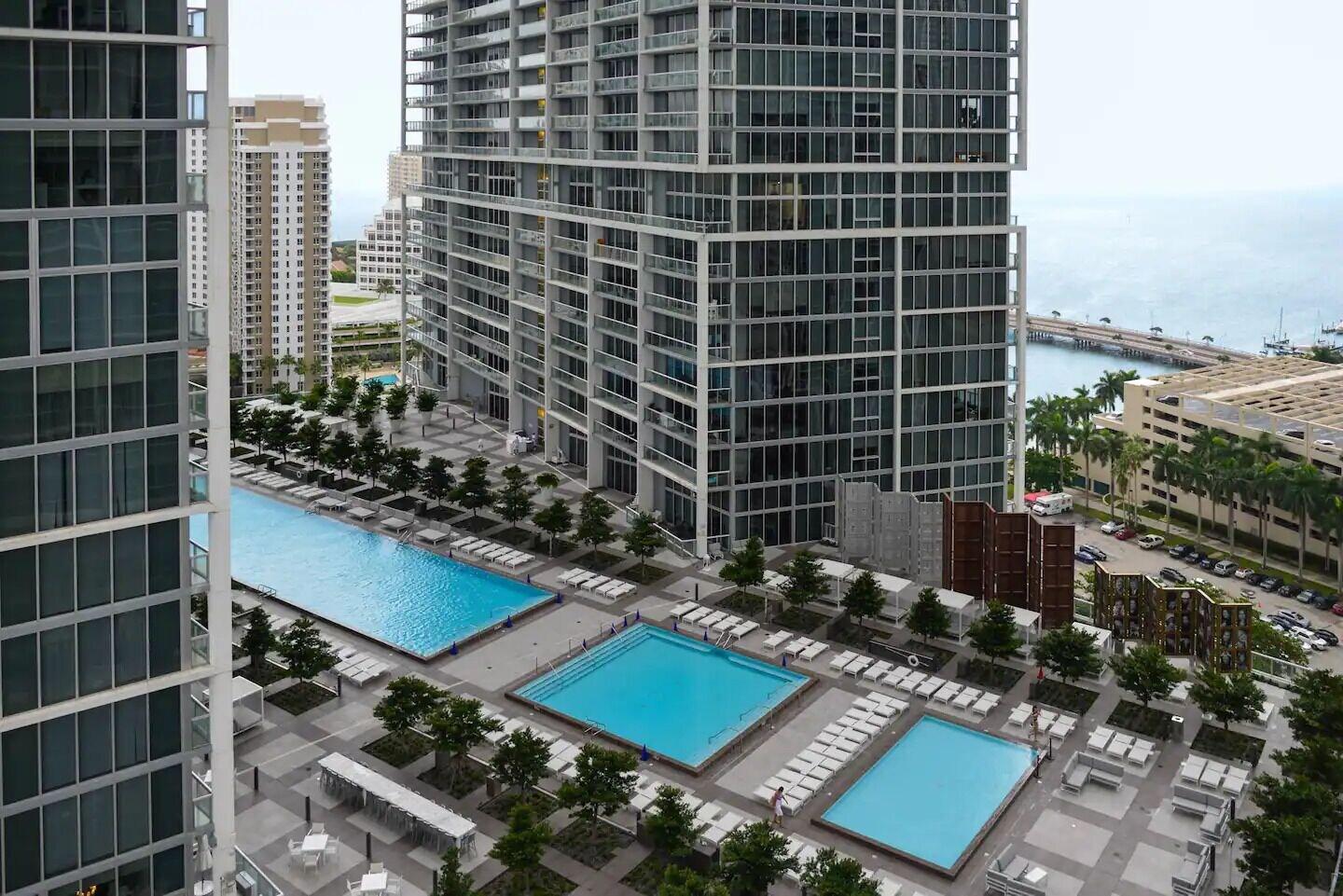 Vista Piscina Icon Brickell Luxury Residence