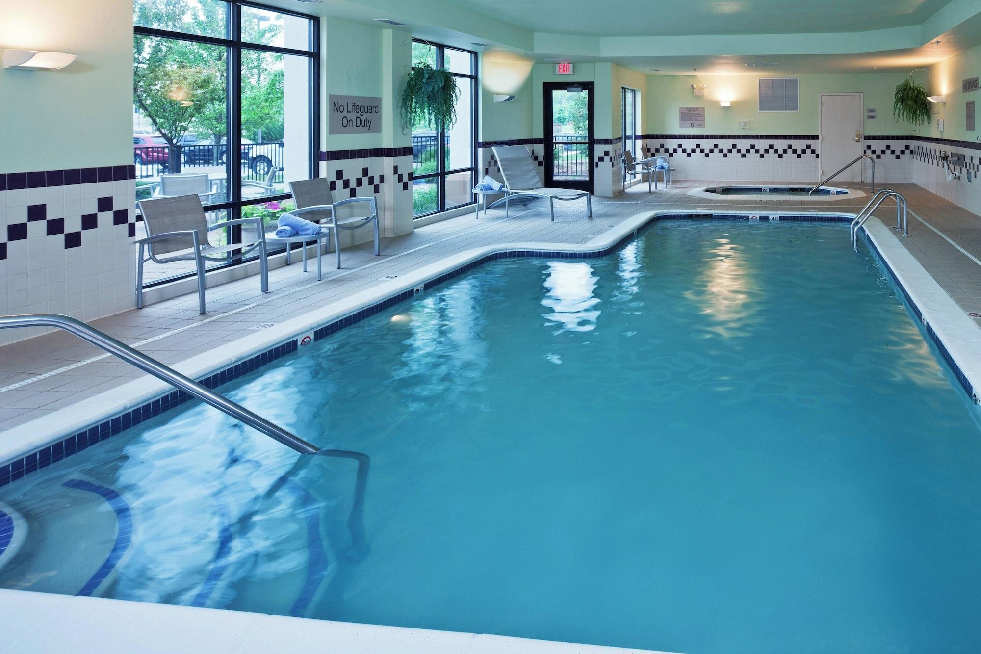 Vista Piscina SpringHill Suites by Marriott Lansing