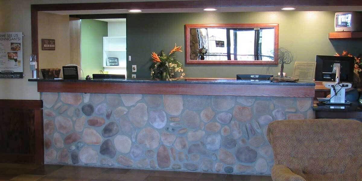Vista Lobby Borger Ambassador Inn