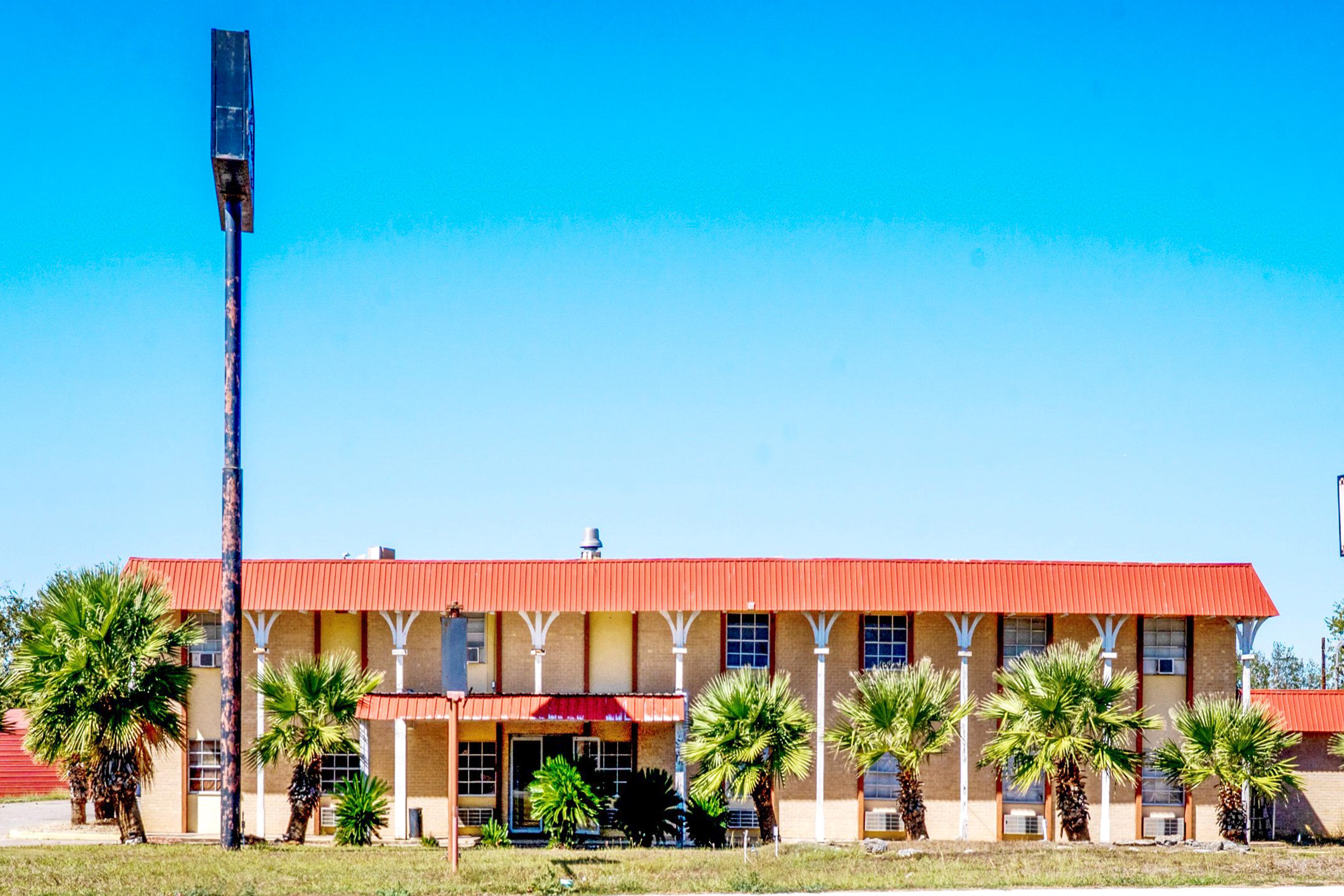 Vista Exterior Woodfield Inn & Suites Hotel O, Yoakum TX 111