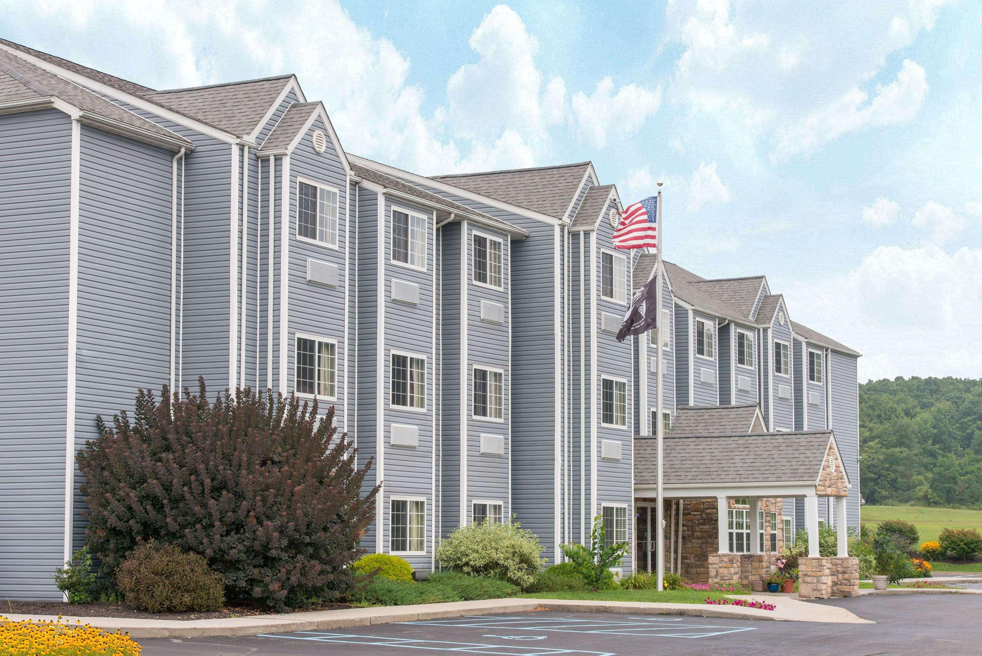 Vista Exterior Microtel Inn & Suites by Wyndham Hazelton/Bruceton Mills