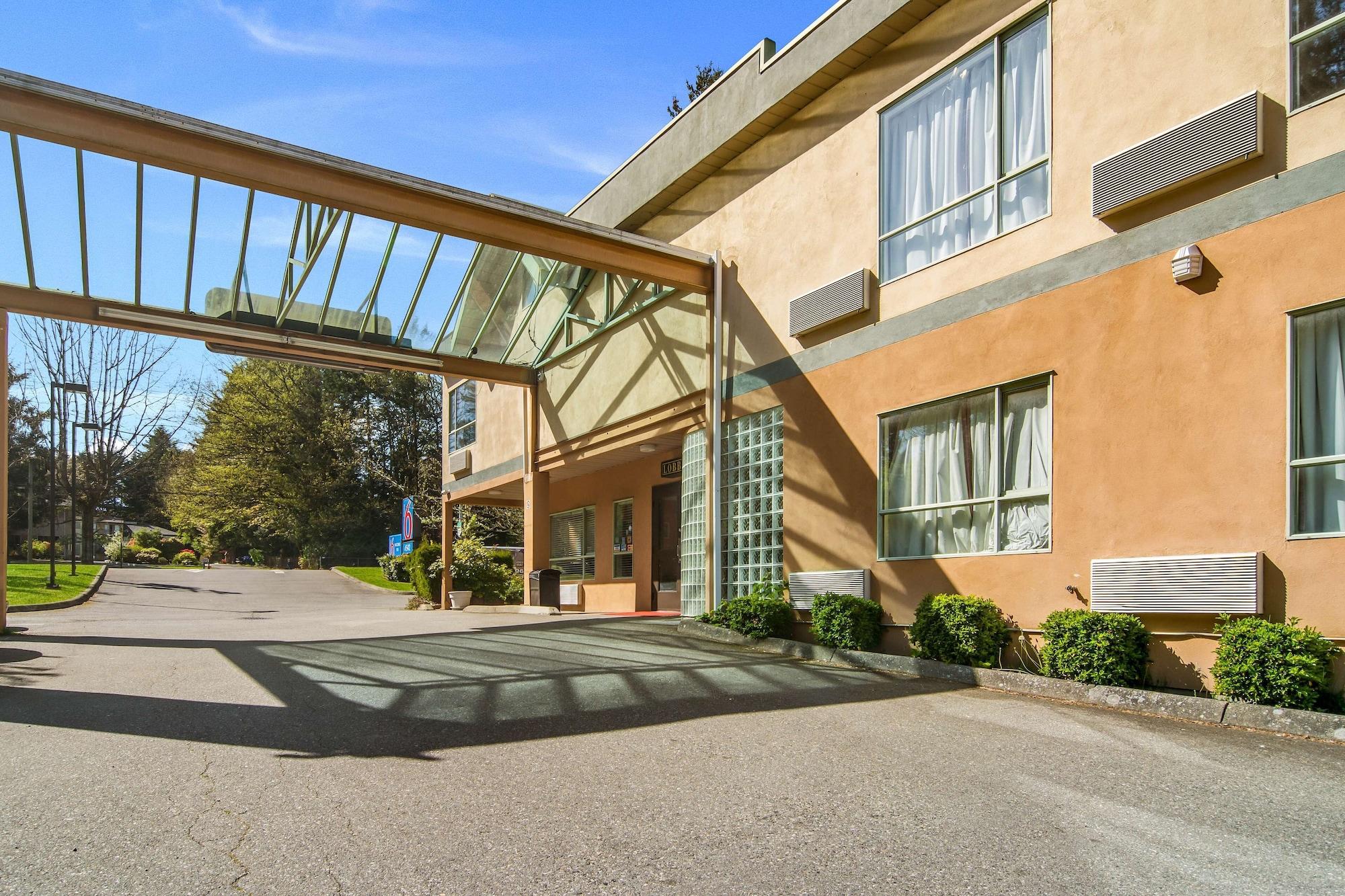 Vista Exterior Motel 6 Surrey, BC
