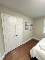 Alquiler Vacacional - Fieldstone Estate: Luxury 4-bedroom Retreat in Tillsonburg, ON