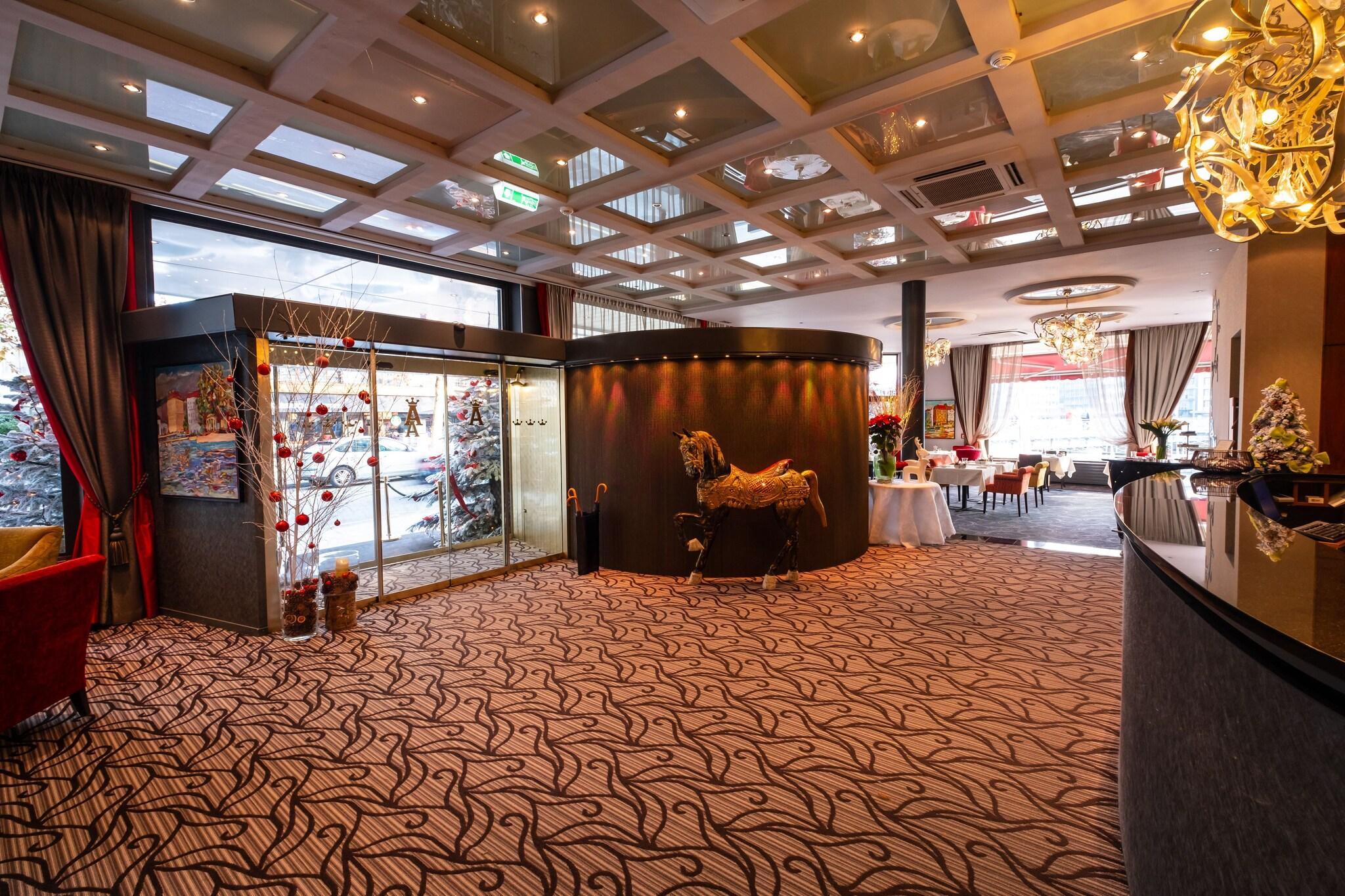 Vista Lobby The Ambassador