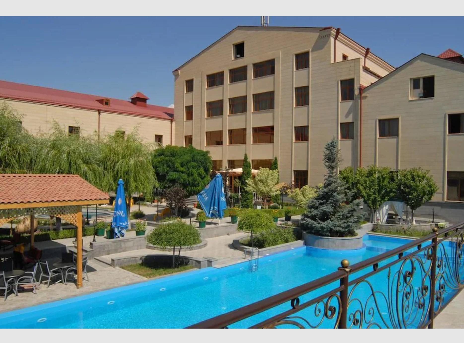 Vista Exterior Armenian Royal Palace