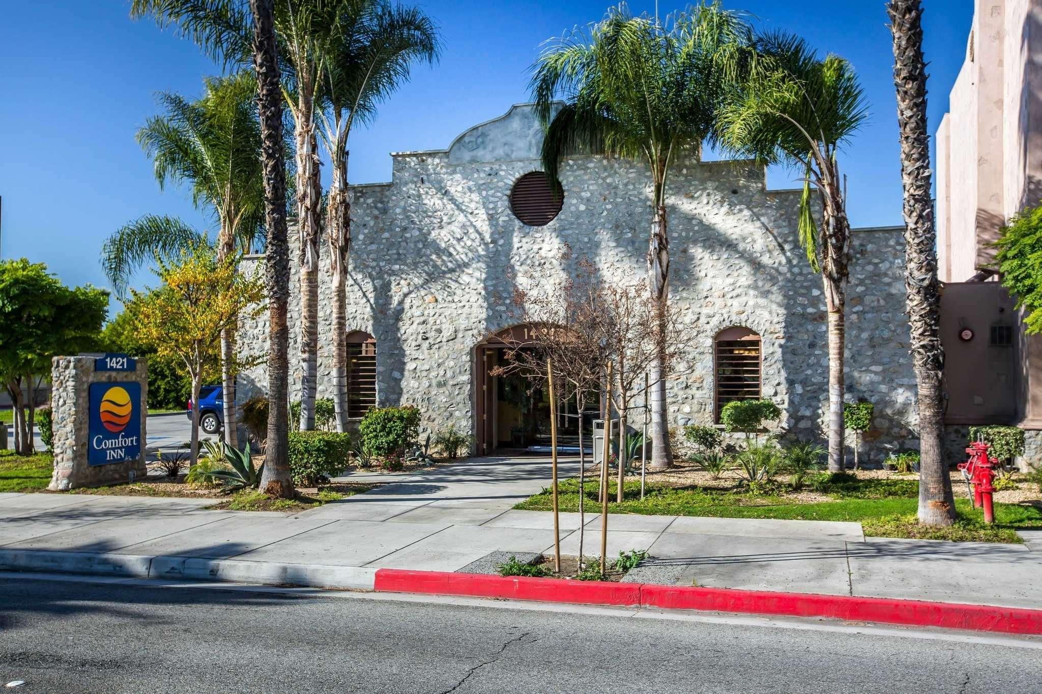 Vista Exterior Comfort Inn Pomona near Fairplex