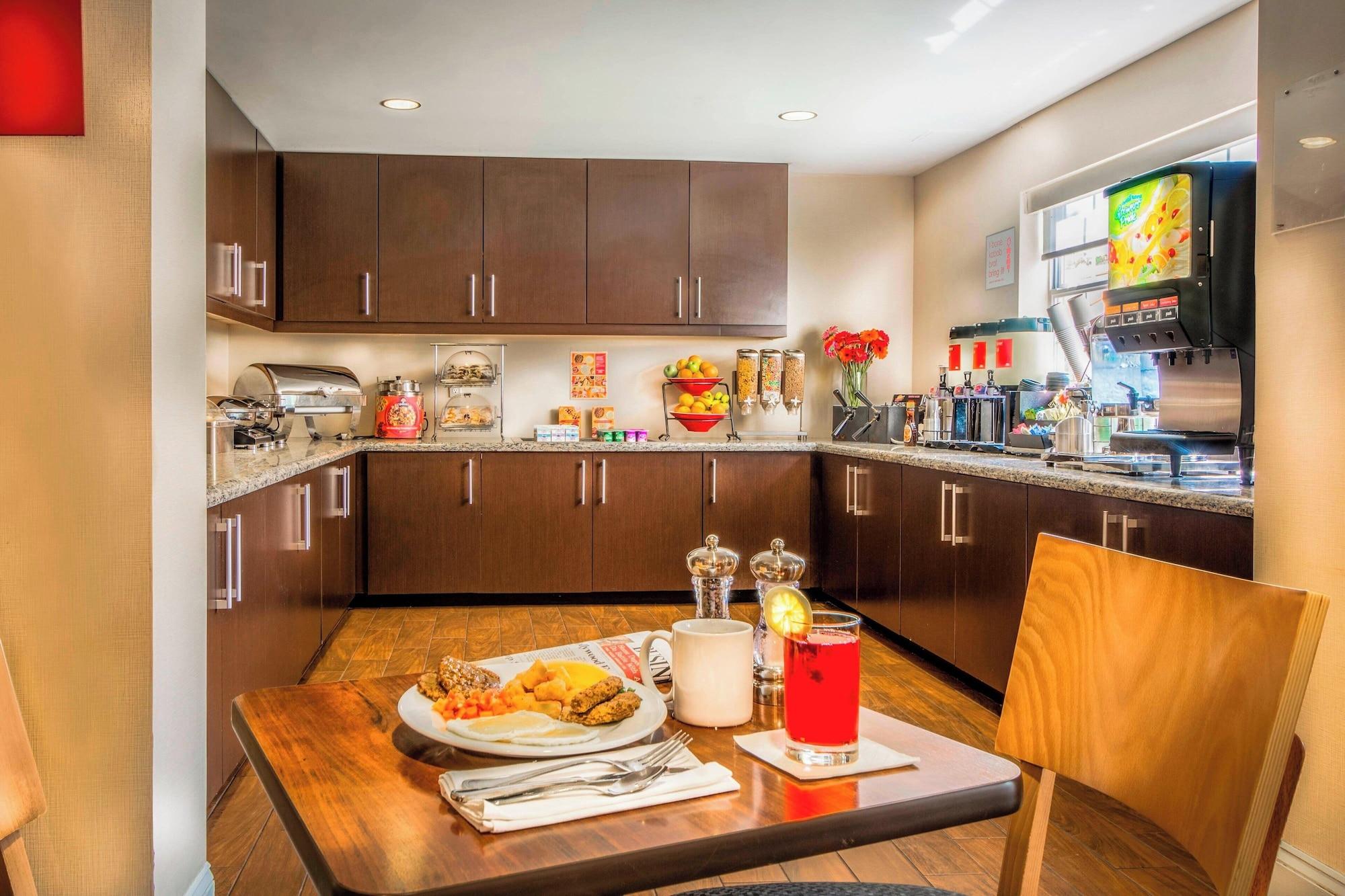 Restaurant TownePlace Suites by Marriott Baltimore BWI Airport