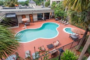 Alojamiento - Days Inn & Suites by Wyndham Orlando Airport