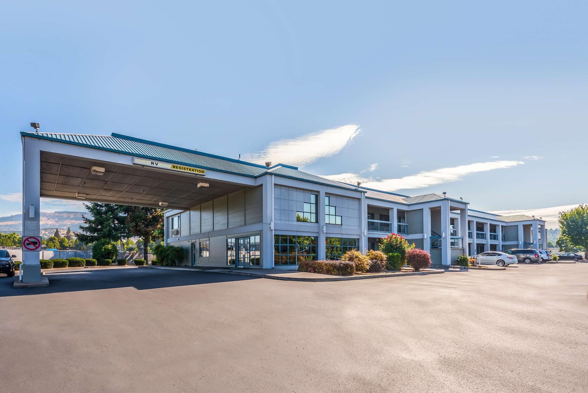 Vista Exterior Americas Best Value Inn Phoenix Medford