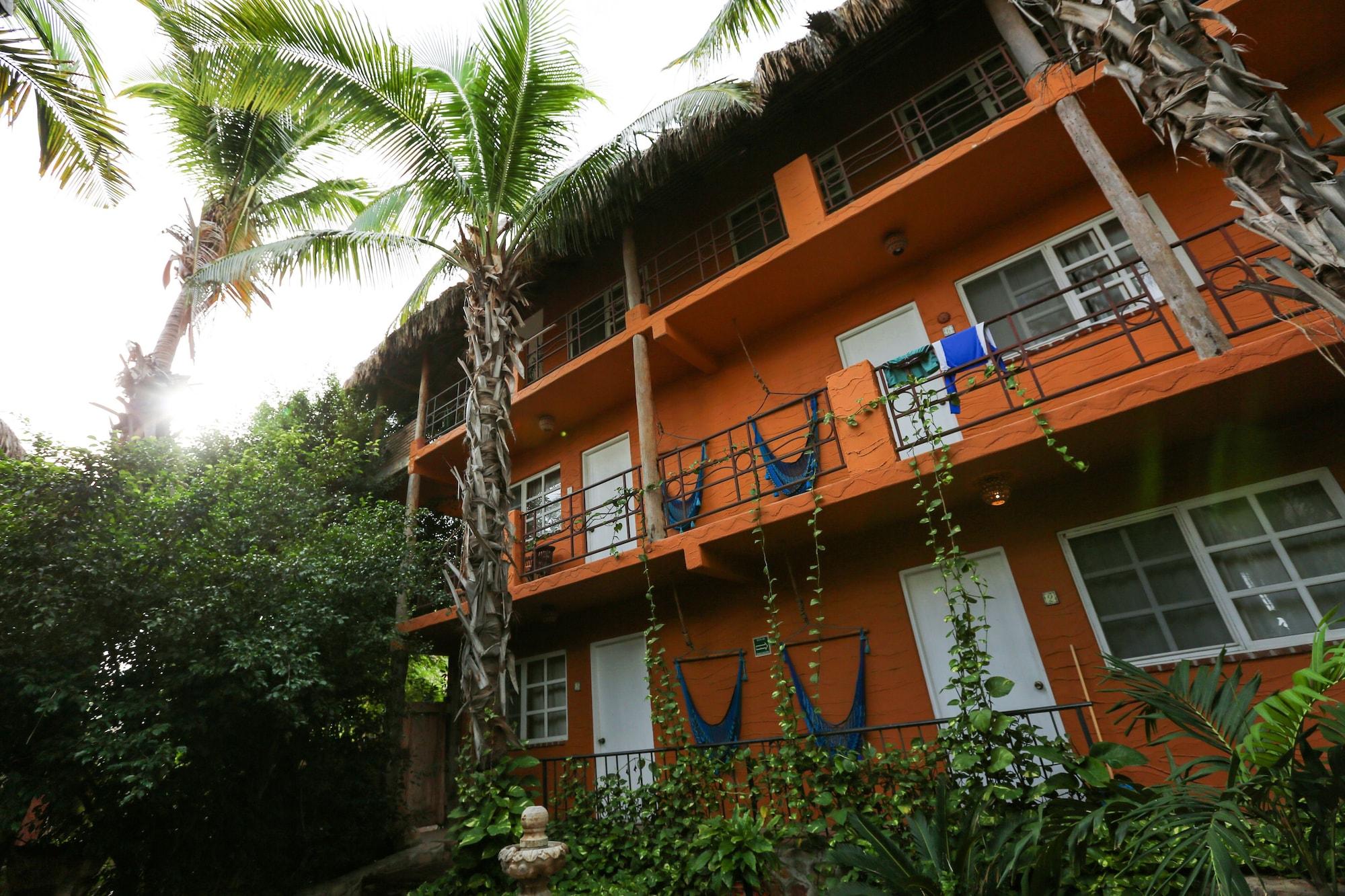 Vista Exterior The Bungalows Hotel