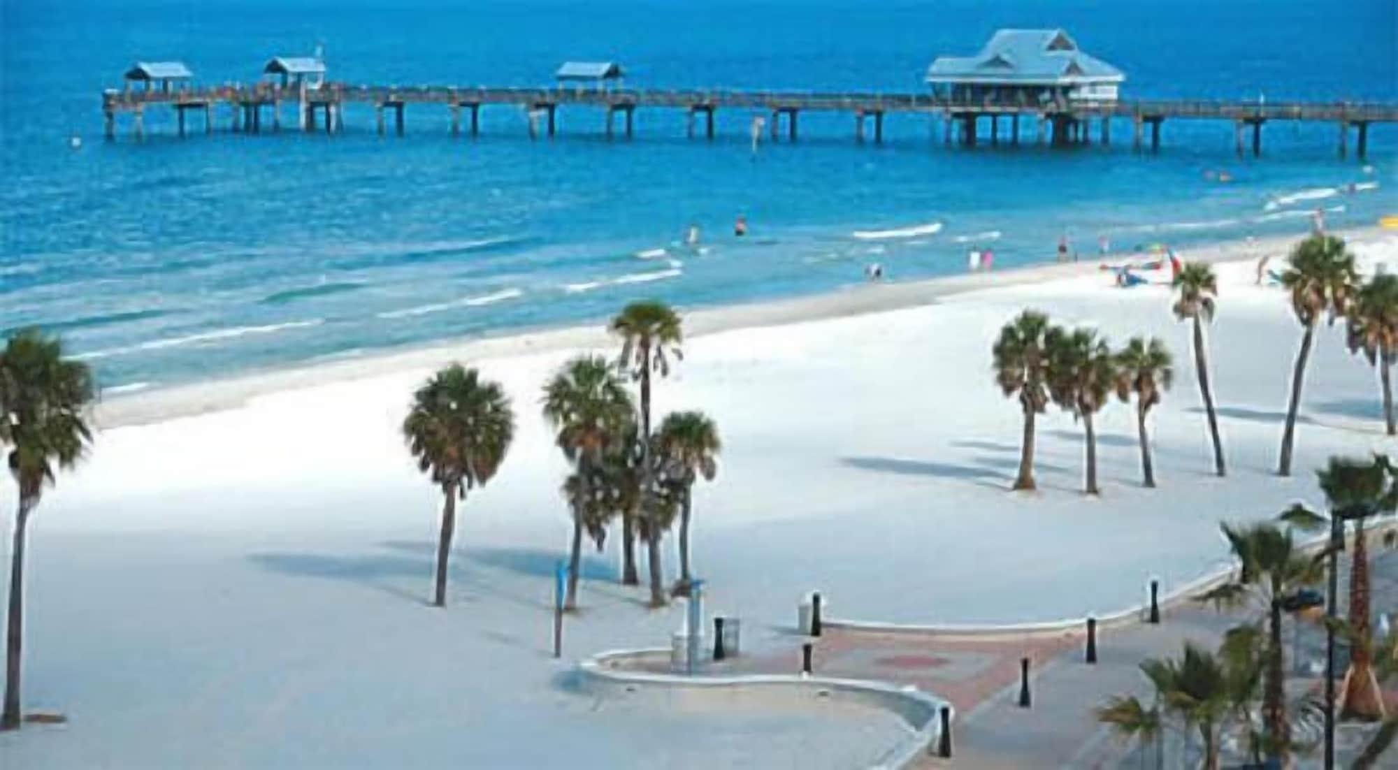 Playa Camelot Beach Suites