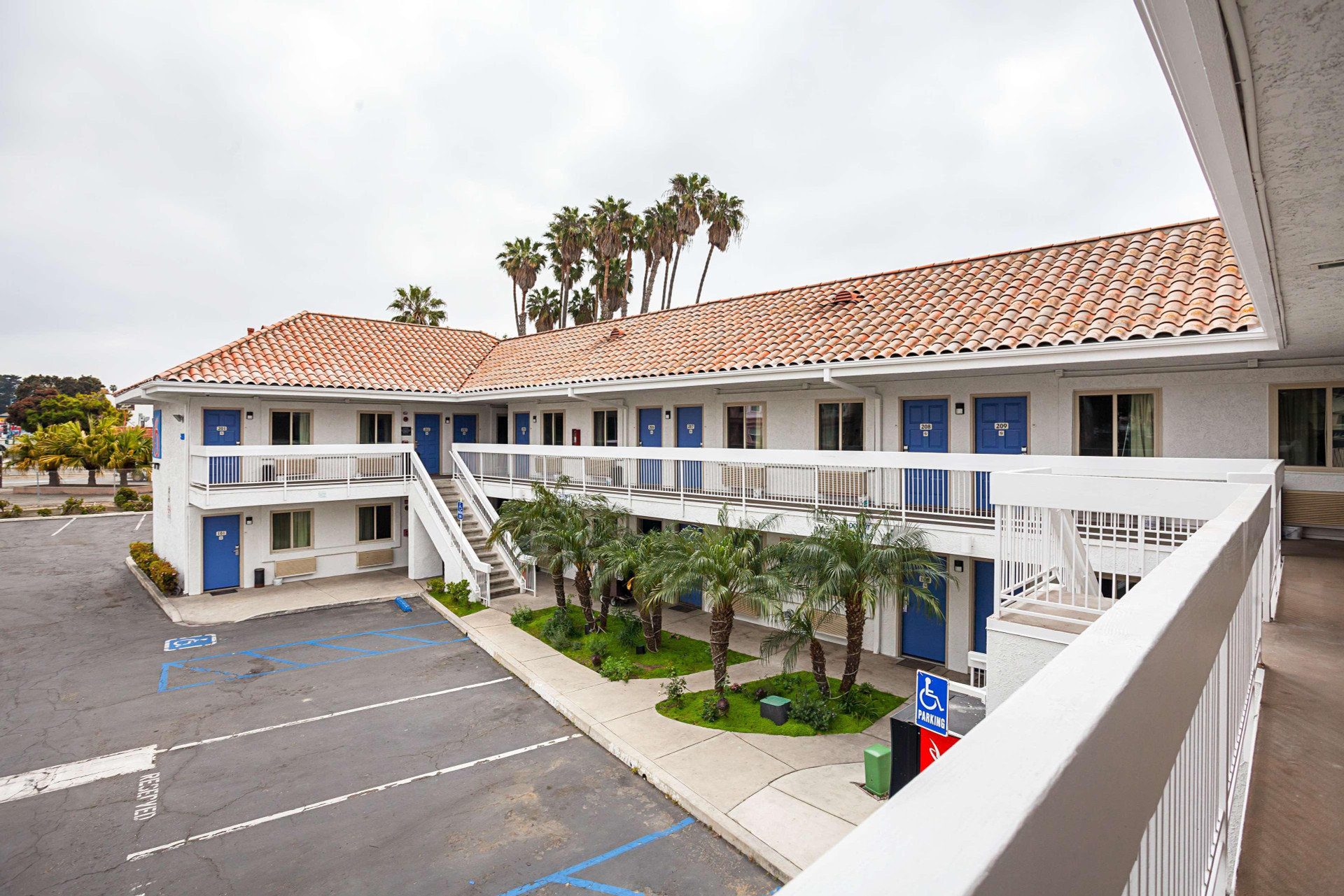 Vista Exterior Motel 6 Ventura, CA - Downtown