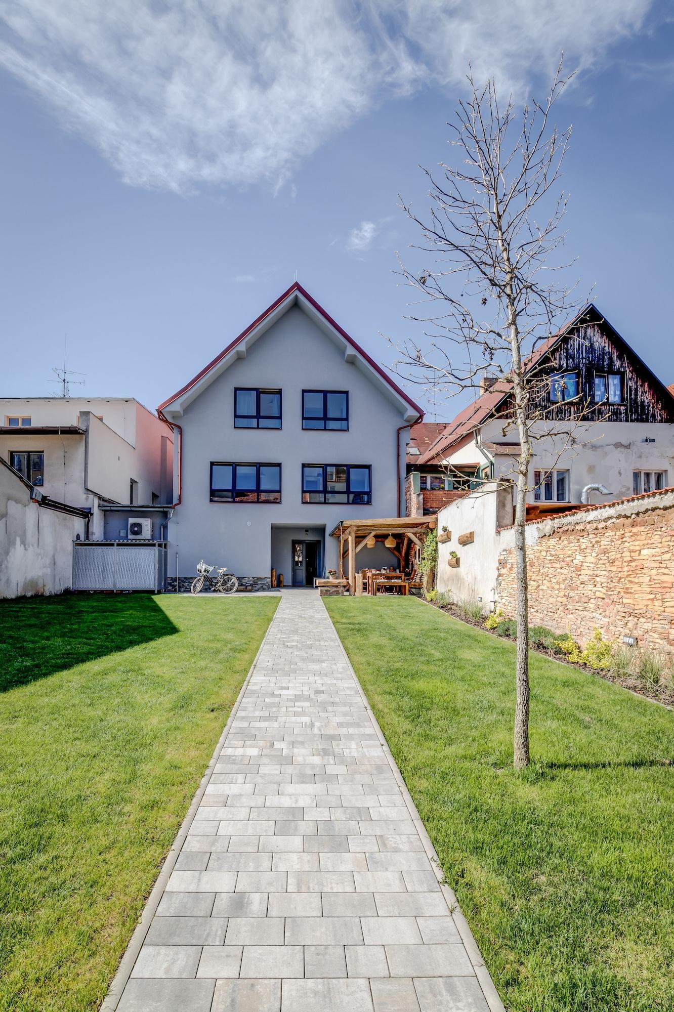 Vista Exterior Design Pension Twenty