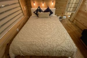 Alquiler Vacacional - Coach’s Quarters on the Creek- A Night in the Trees!