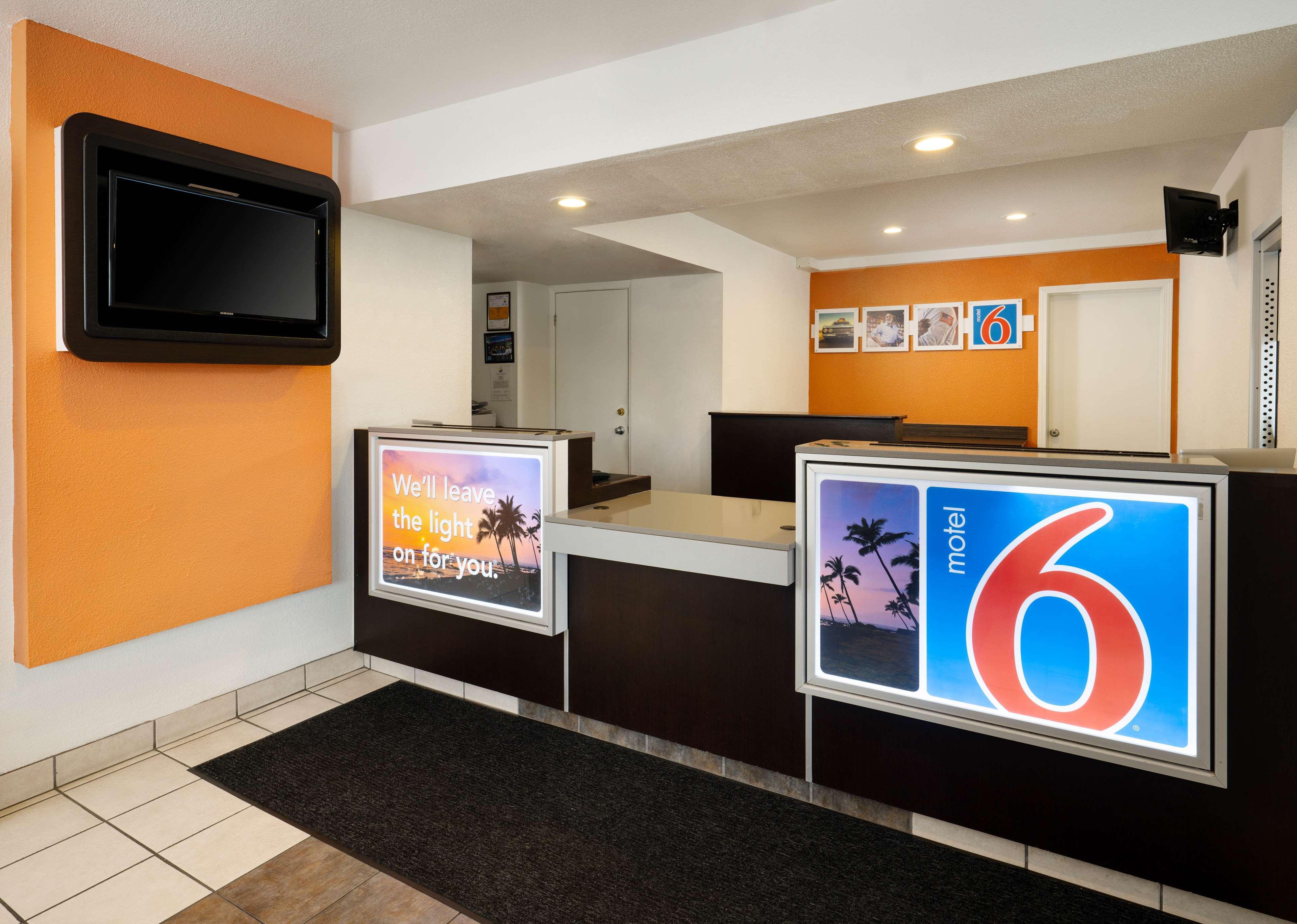 Vista Lobby Motel 6 Pismo Beach, CA