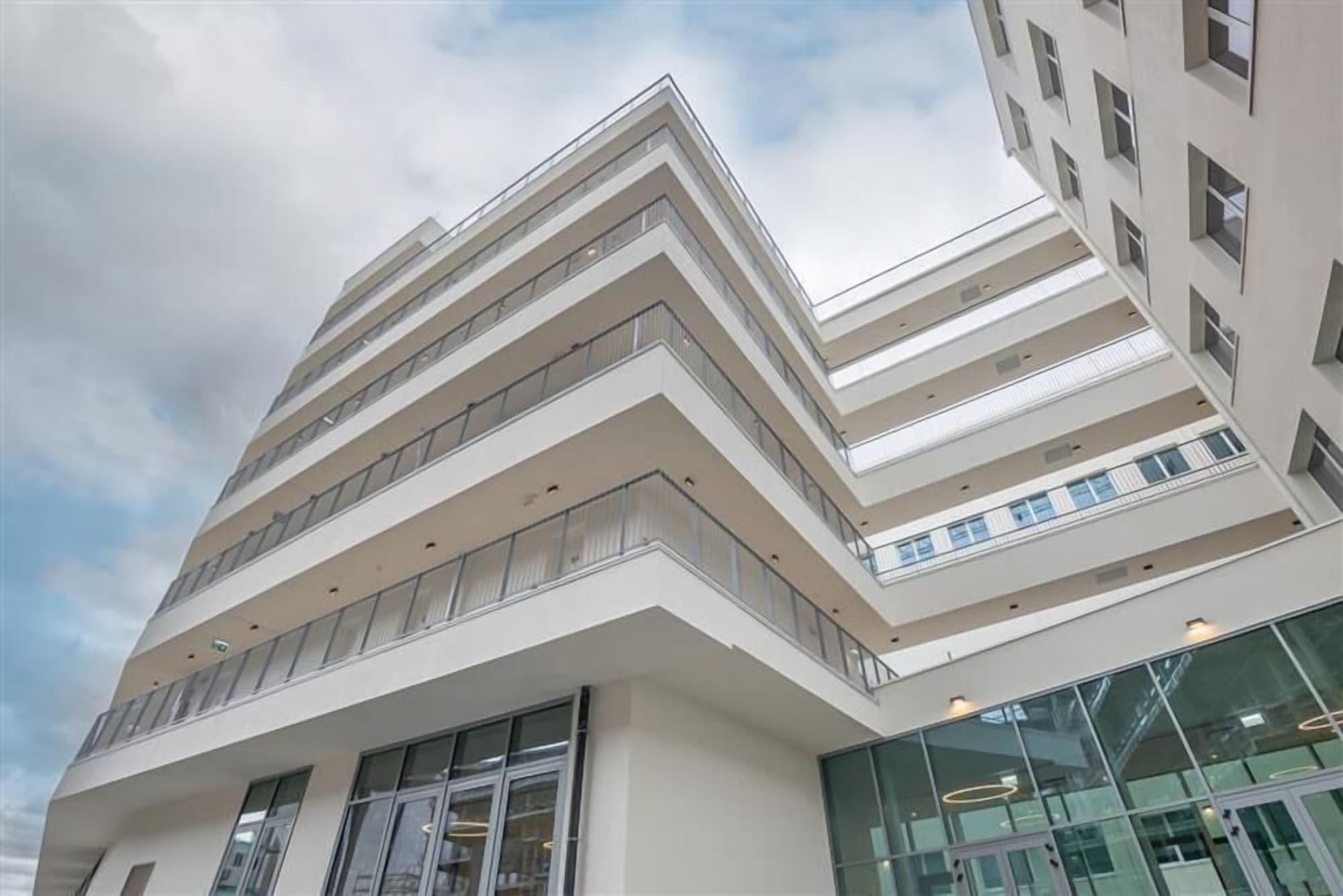 Vista Exterior Florentia Living Stays
