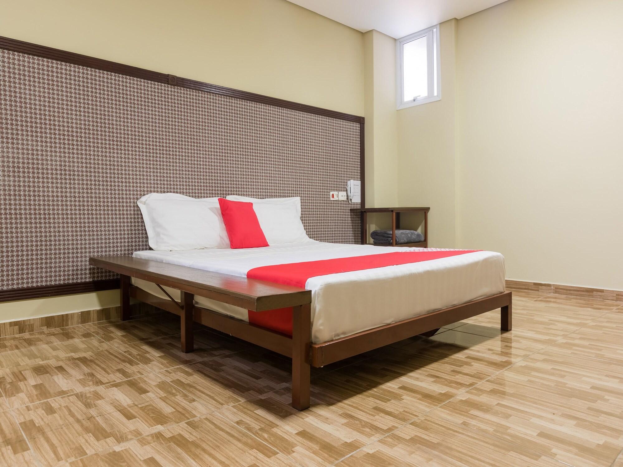 Varios Oyo Any Hotel