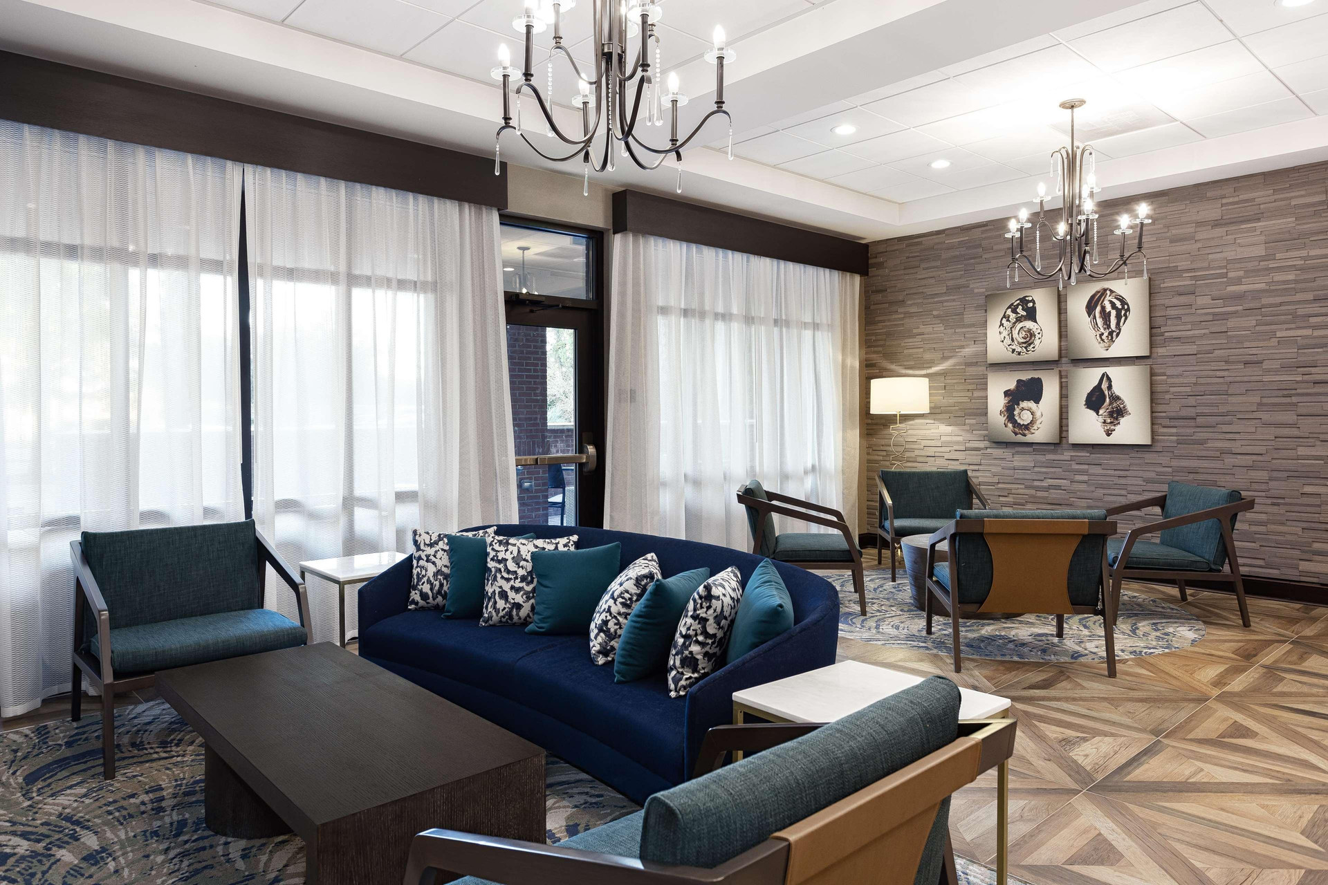 Vista Lobby DoubleTree by Hilton Charleston Mount Pleasant