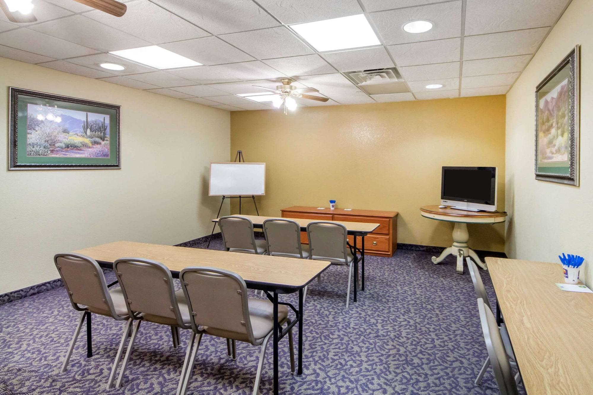 Sala de Reuniones Quality Inn & Suites MidAmerica Industrial Park Area