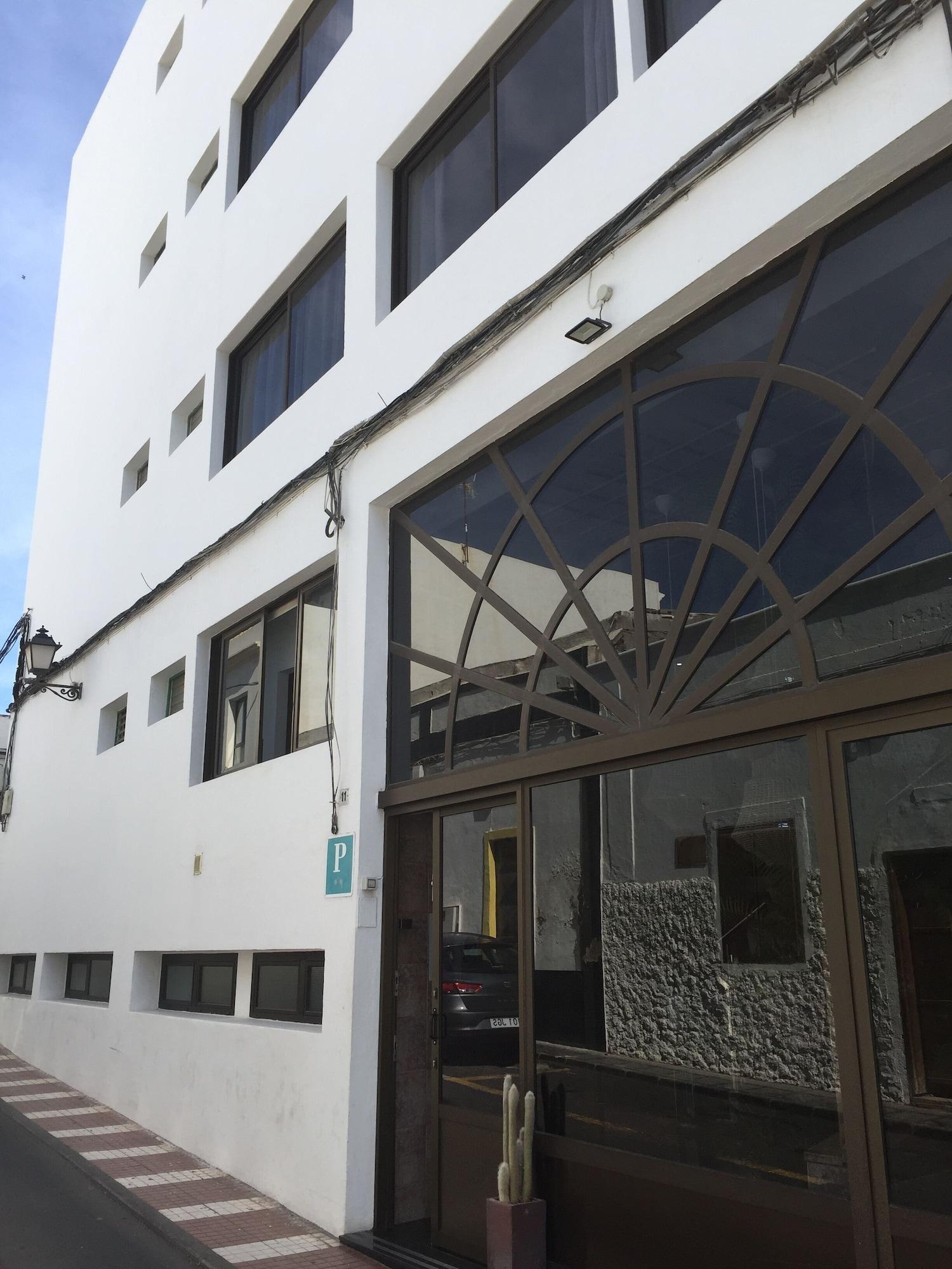 Vista Exterior Hostal Residencia Cardona
