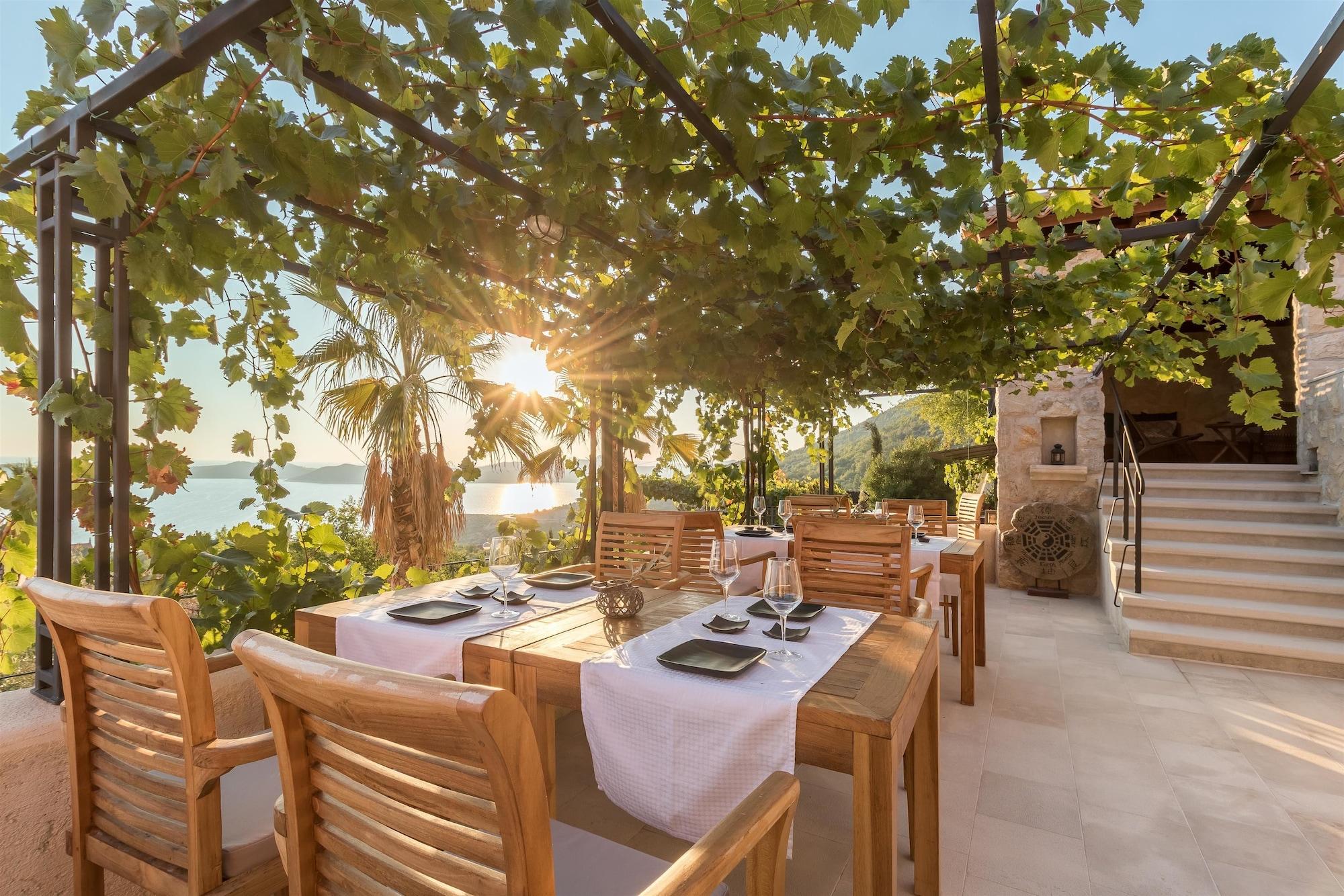 Restaurant NINON - Design B&B - Adults Only
