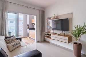 Alquiler Vacacional - 2 DORMITORIOS con Parrilla en el Balcón, Piscina, Garaje Interno, WiFi 500mbps, Aire Acondicionado y Mamparas de Protección