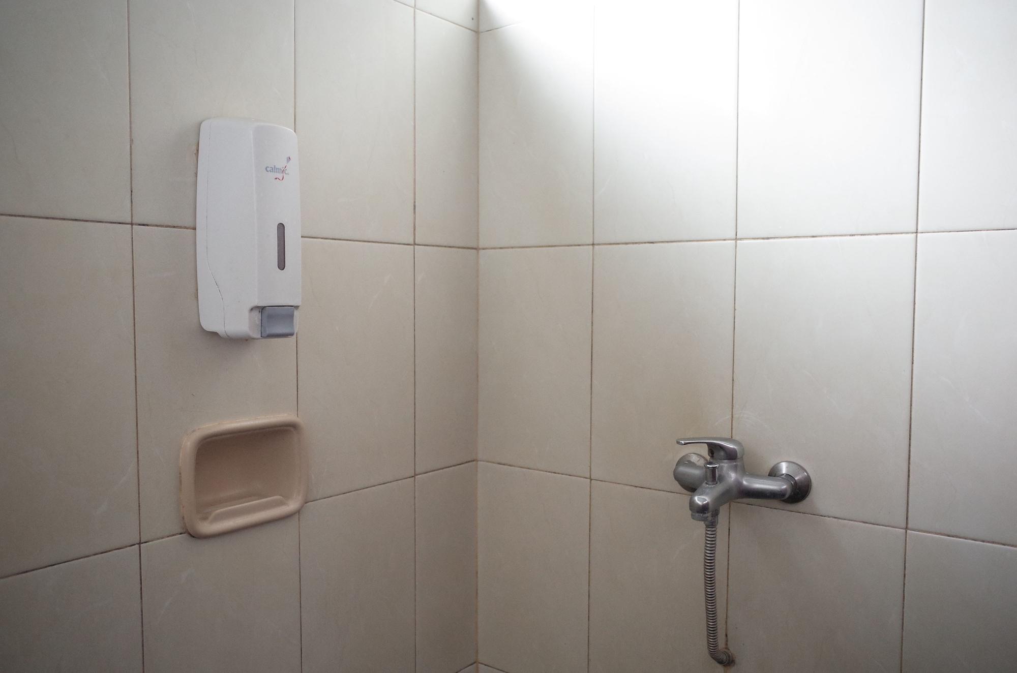 Equipamiento de Habitación RedDoorz near Alun-alun Kota Sukabumi