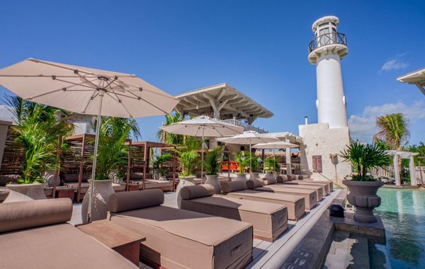 Delek Holbox - Hoteles cerca de Playa Delfines en Cancún