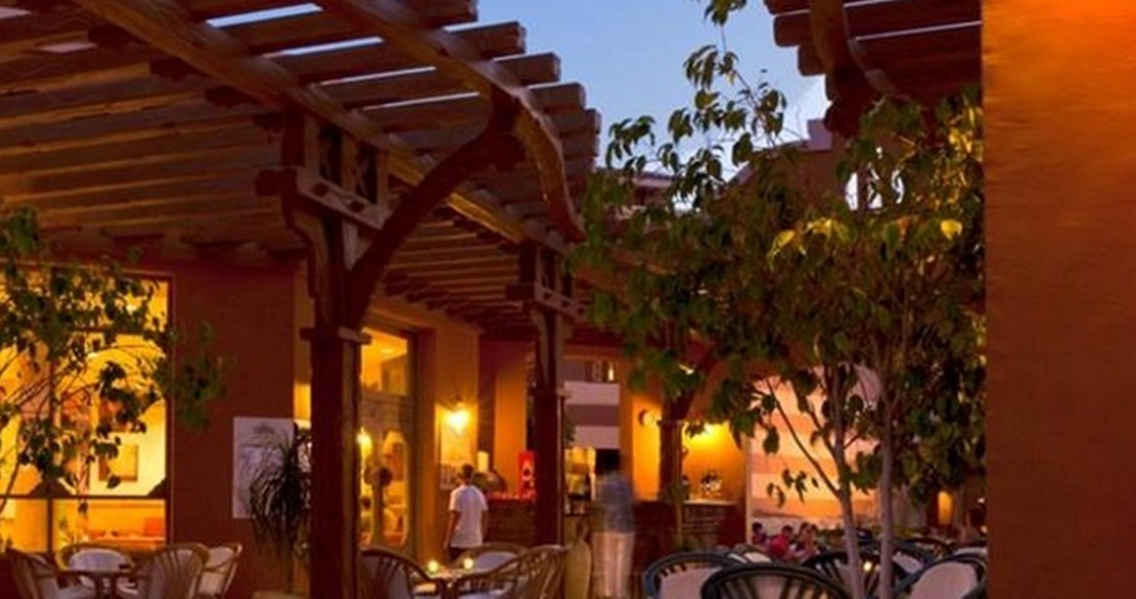 Vista Exterior Charmillion Gardens Aquapark