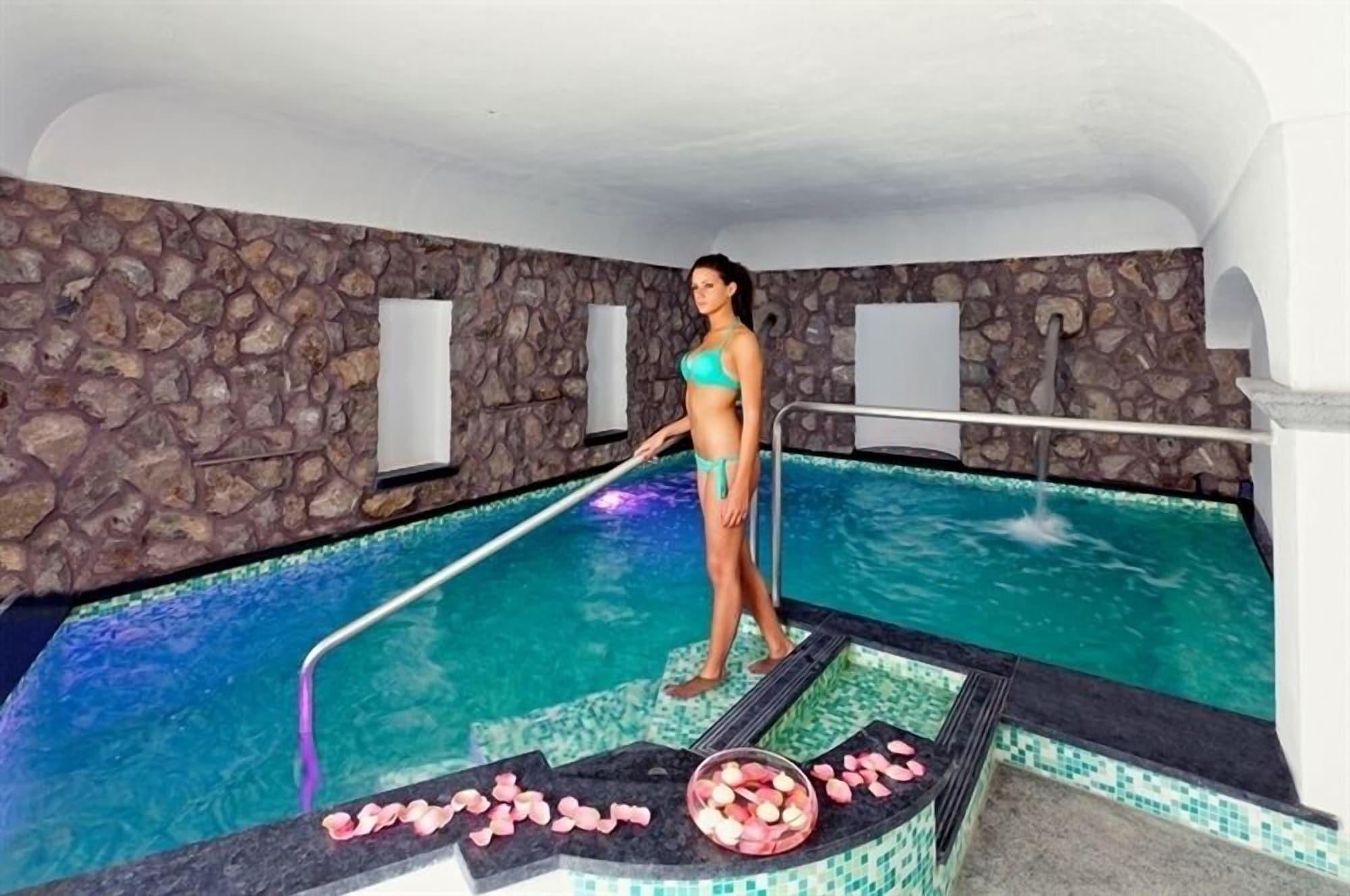 Vista Piscina Hotel Residence La Rosa
