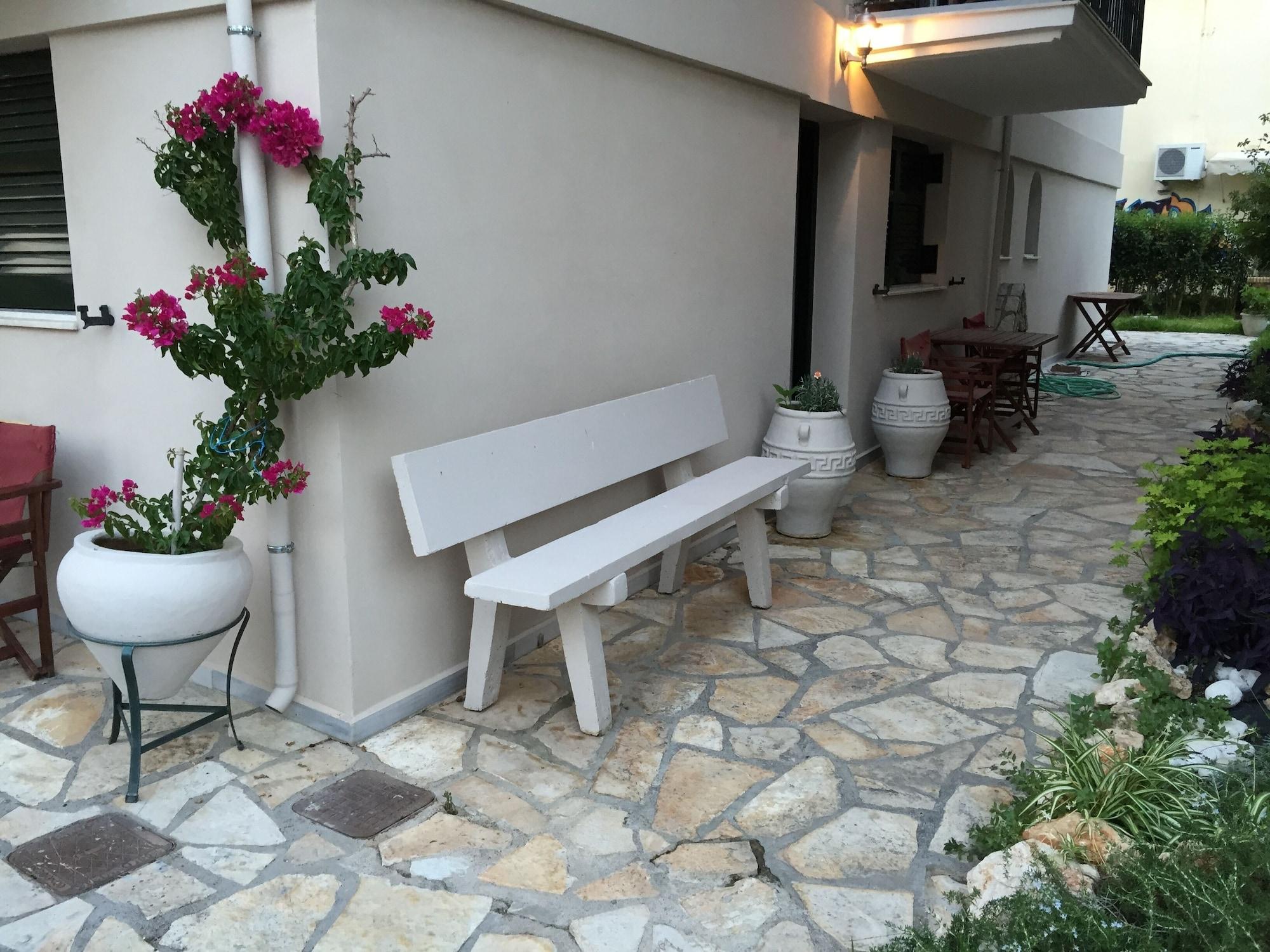 Vista Exterior George House