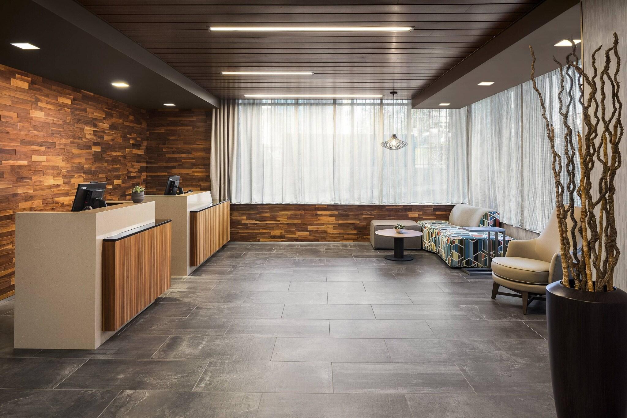 Vista Lobby Courtyard by Marriott Seattle Northgate