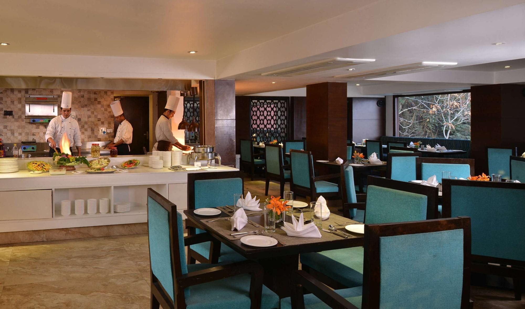 Restaurant Golden Tulip Srinagar