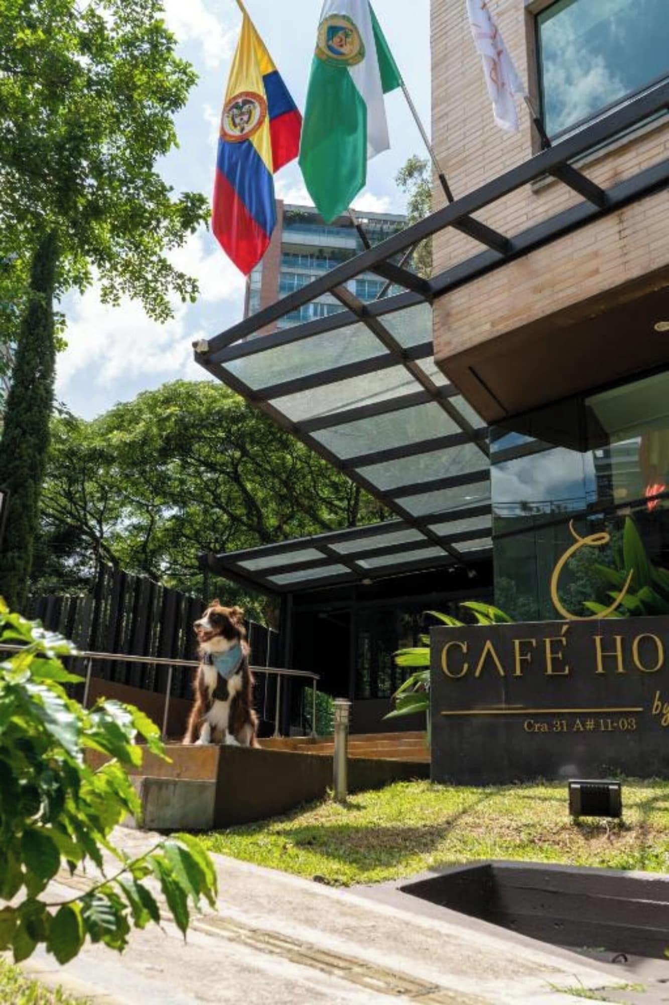 Vista Exterior Café Hotel Medellín