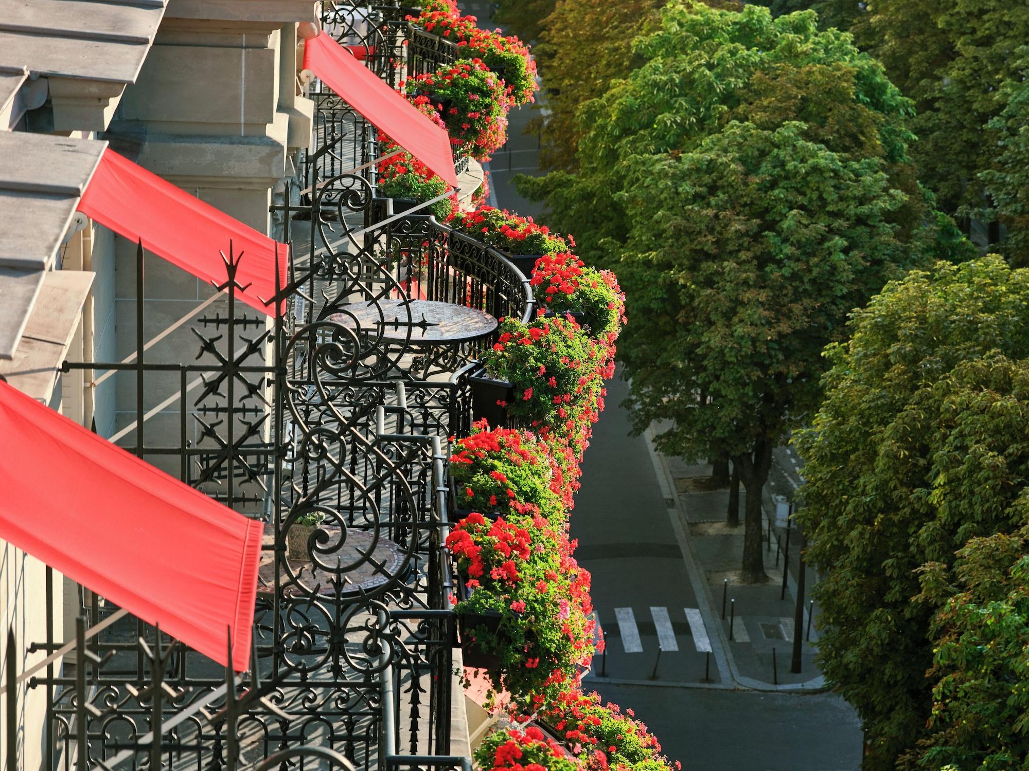 Vista Exterior Hôtel Plaza Athénée - Dorchester Collection