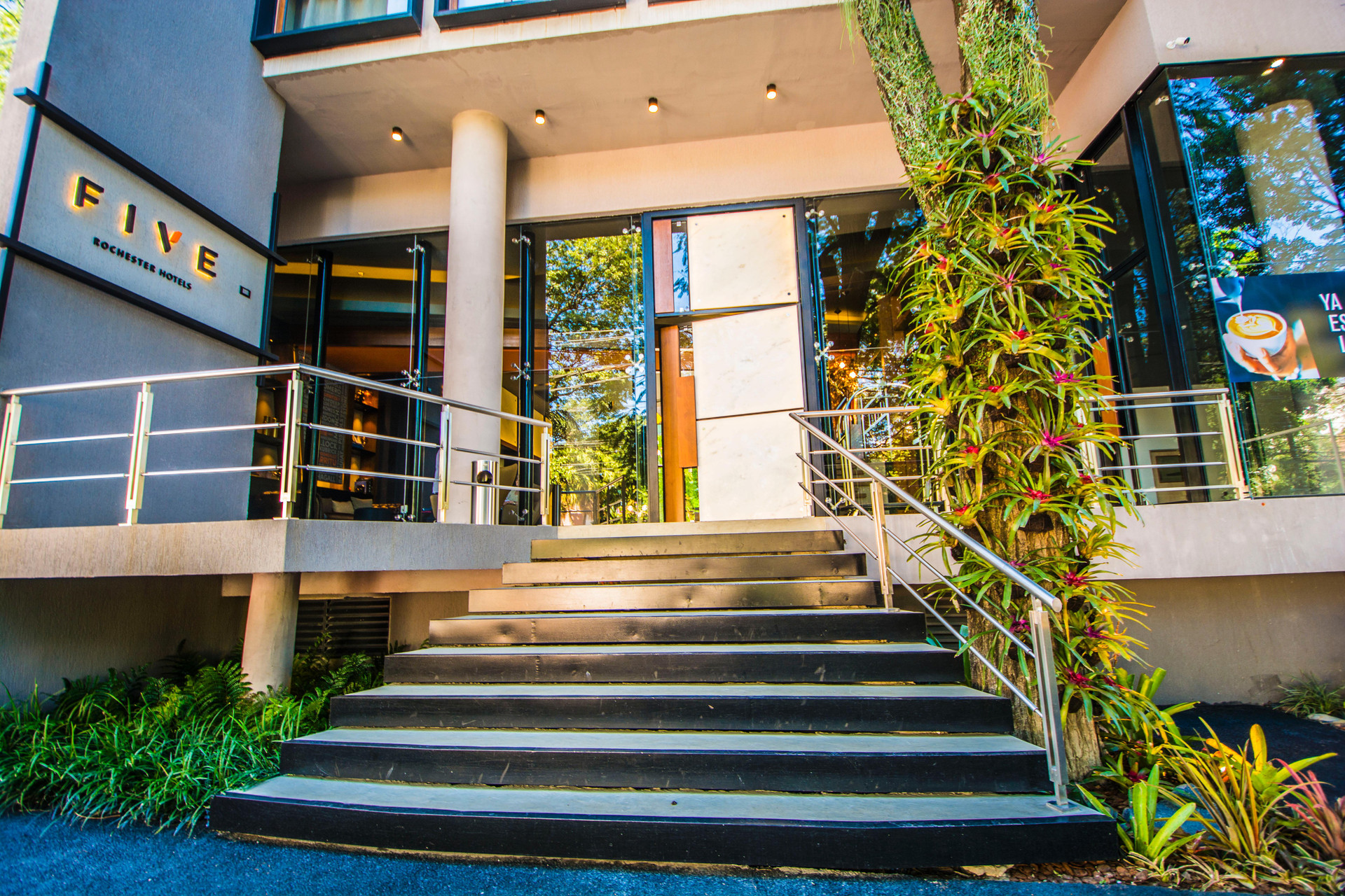Vista Exterior Five Hotel & Residences