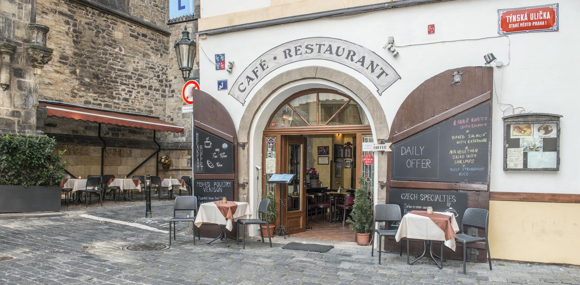 Vista Exterior Hotel Černý Slon