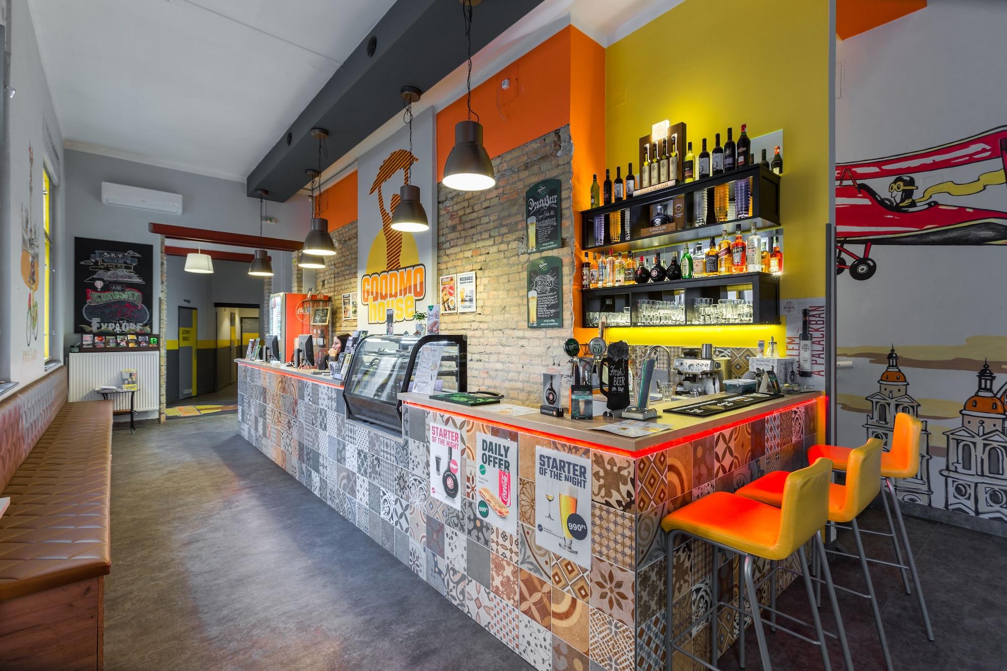 Bar/Salón GoodMo House
