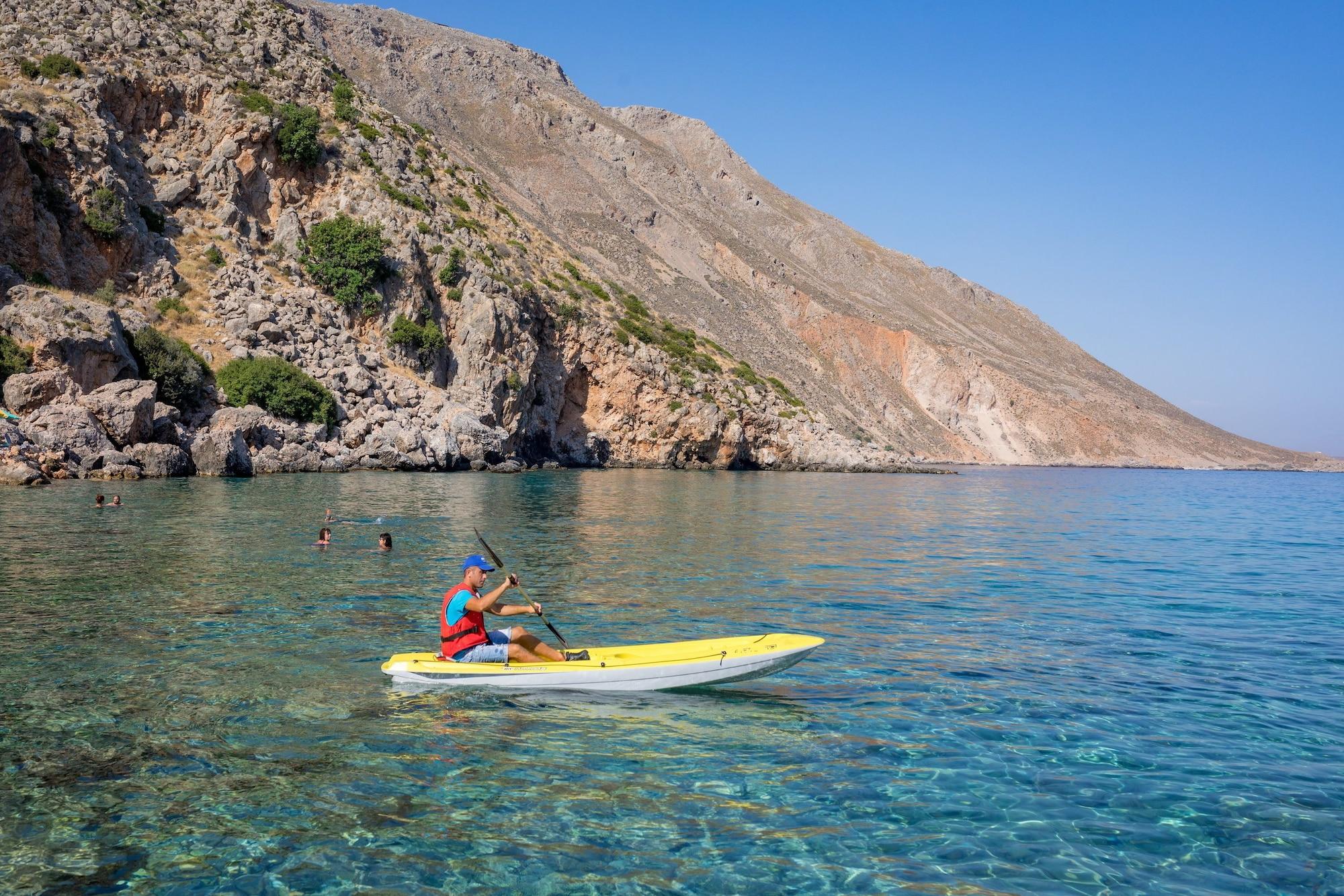 Vista Exterior John Akroyiali rooms