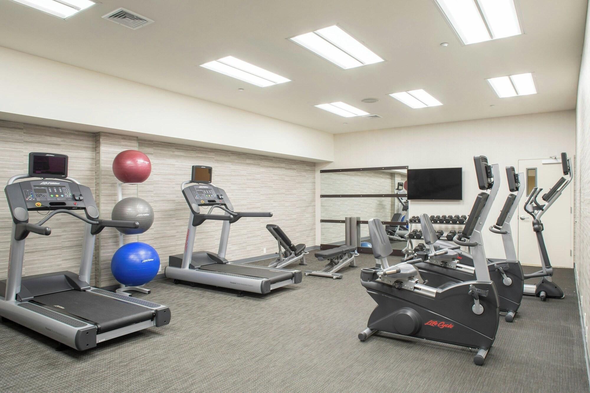 Gimnasio Courtyard by Marriott New York Queens/Fresh Meadows