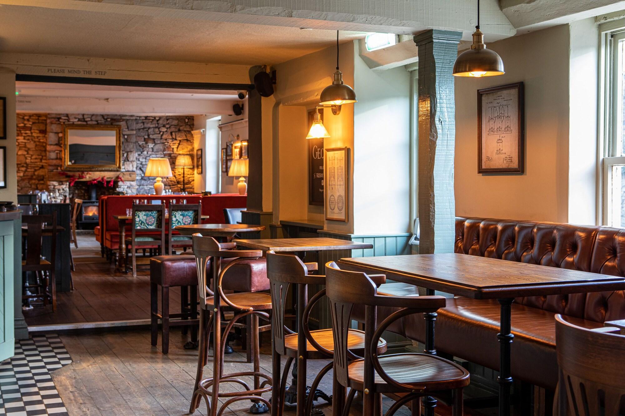 Bar/Salón The George at Backwell
