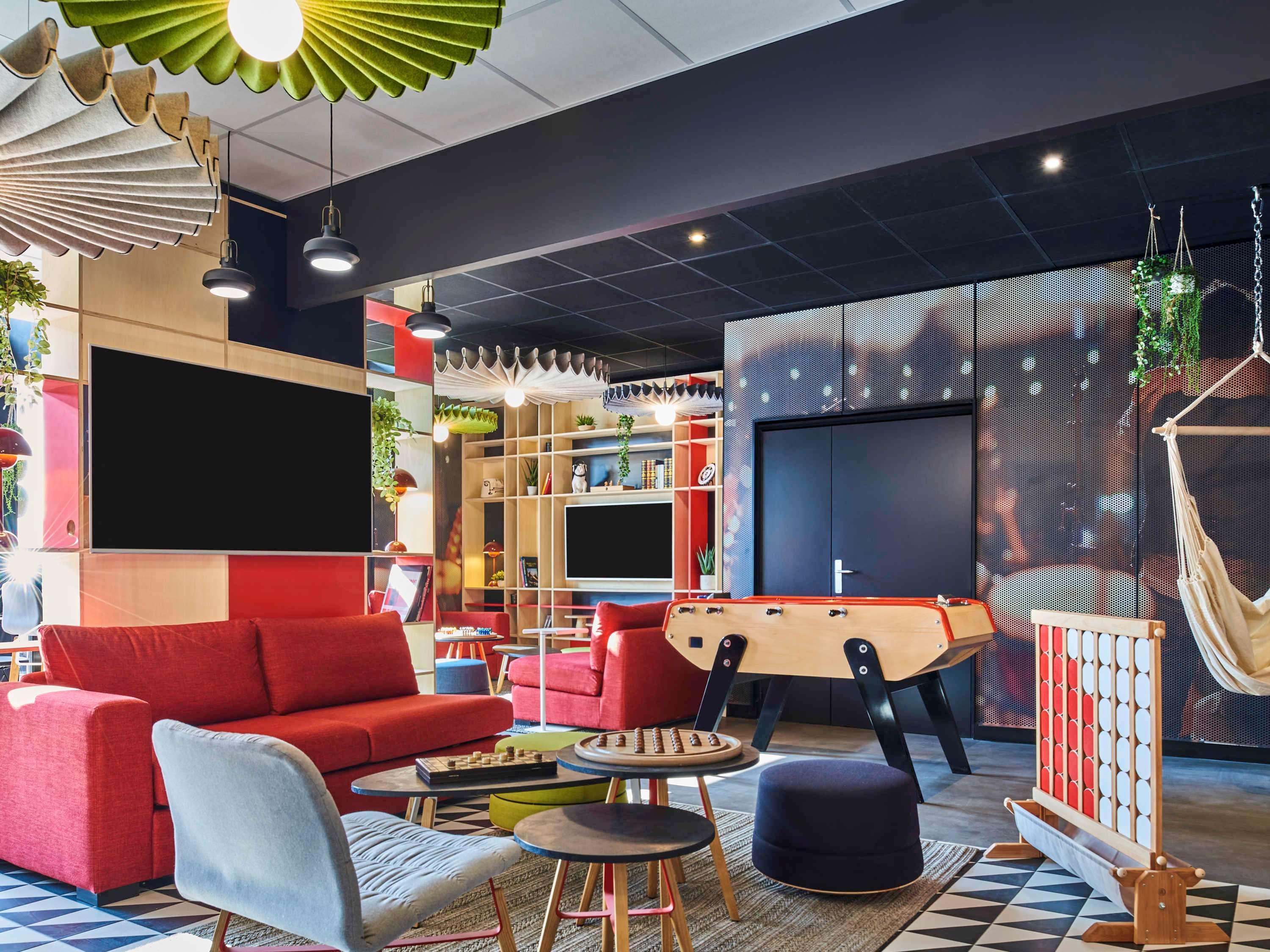 Varios ibis Clamart Paris Velizy