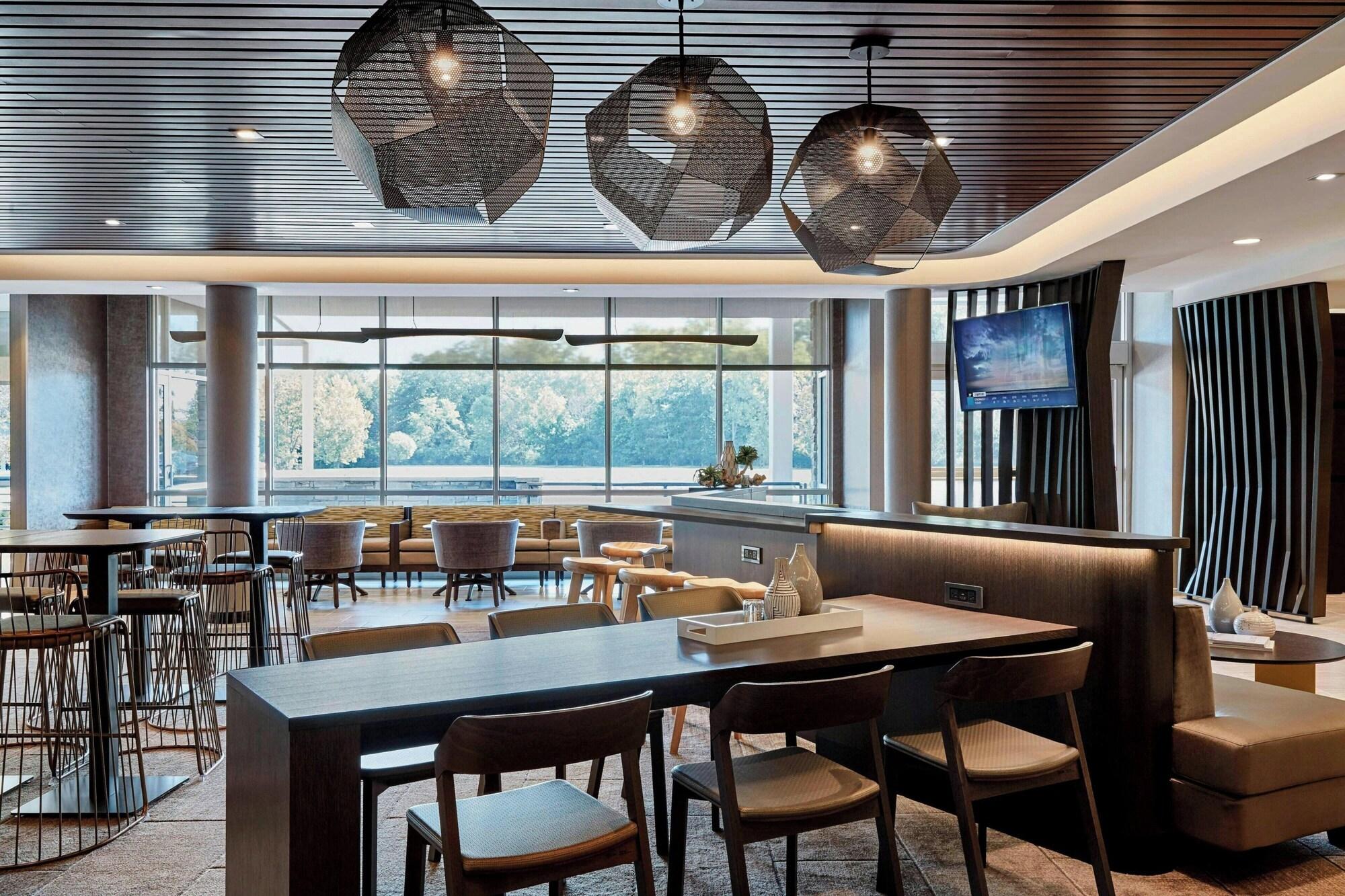Vista Lobby Springhill Suites By Marriott Sandusky