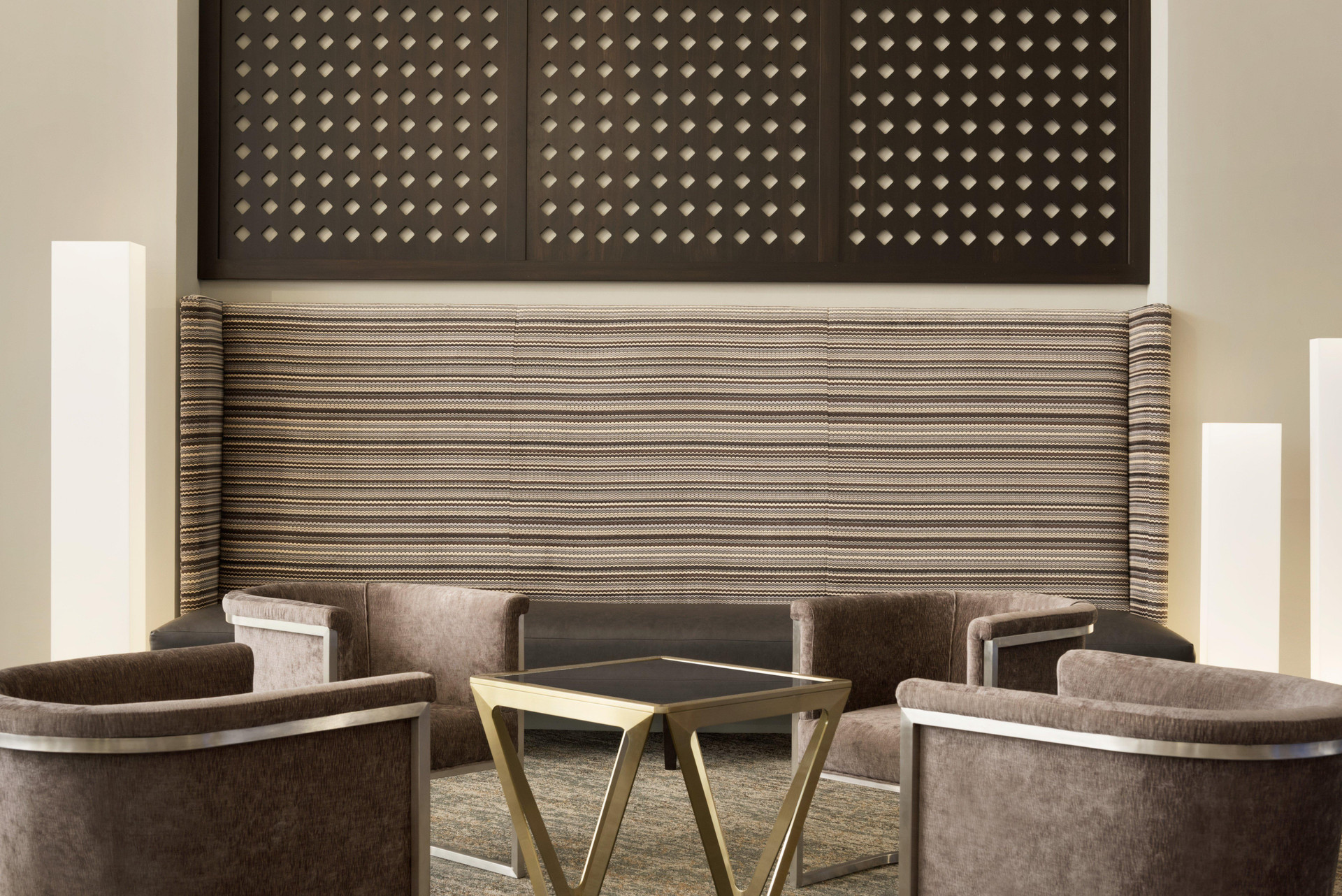 Vista Lobby Holiday Inn Bloomington - Normal by IHG